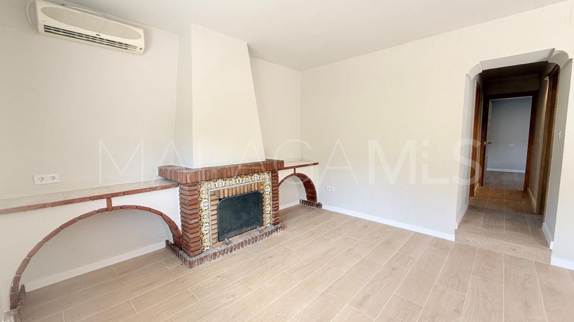 Casa de campo with 3 bedrooms for sale in Coin