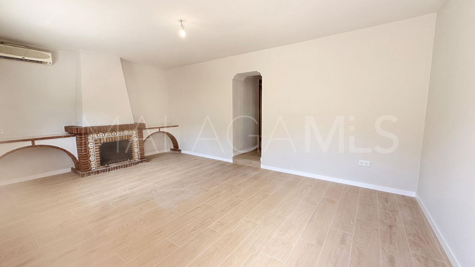 Casa de campo with 3 bedrooms for sale in Coin