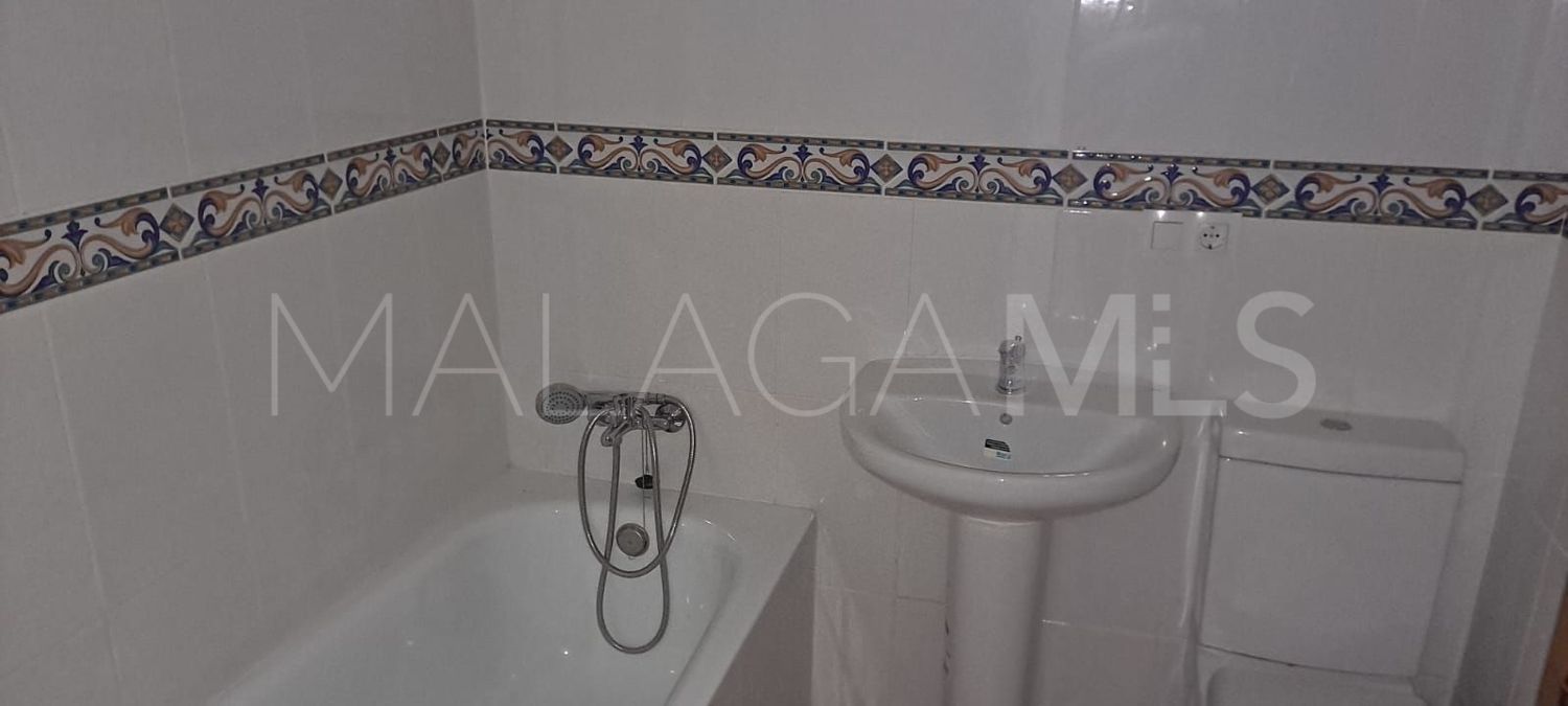 Casa de 3 bedrooms a la venta in Alozaina