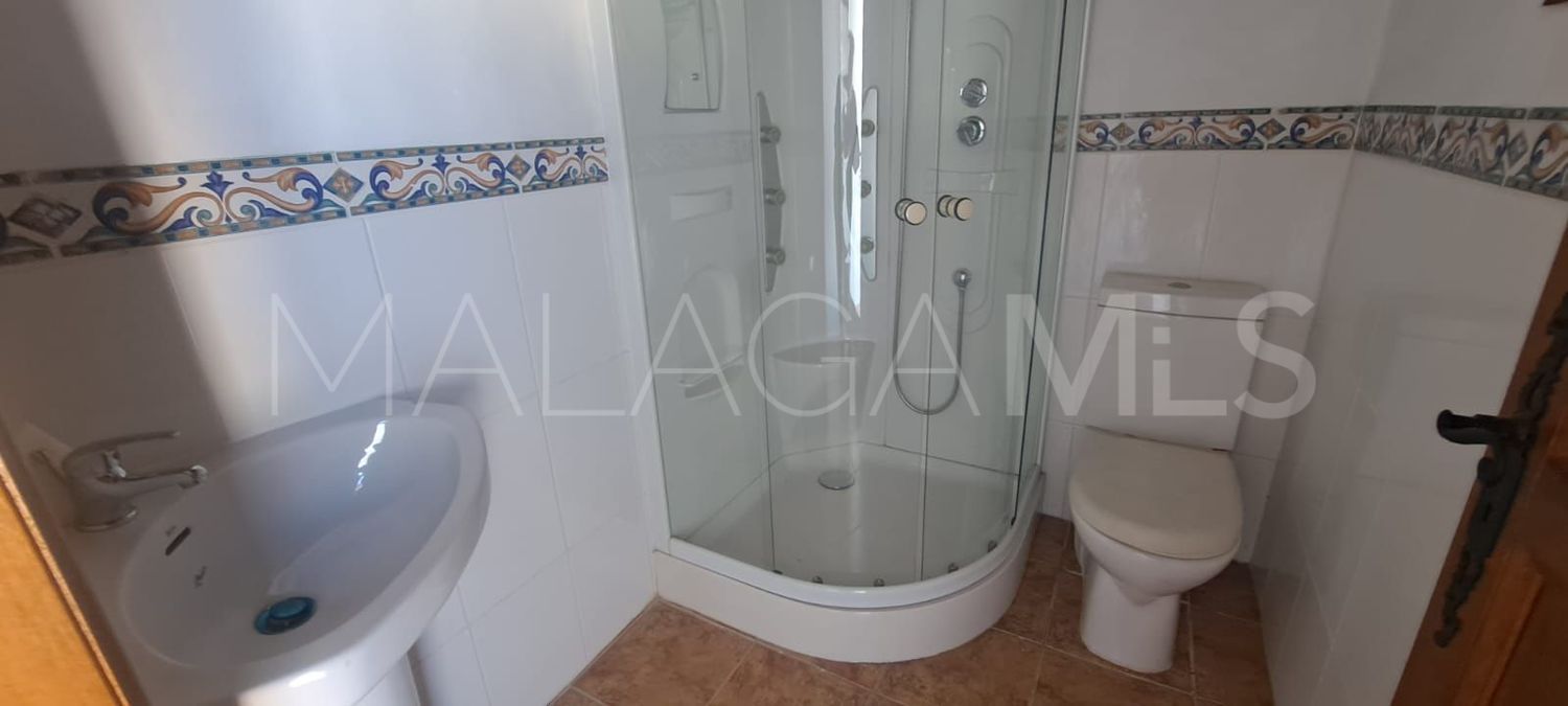 Casa de 3 bedrooms a la venta in Alozaina