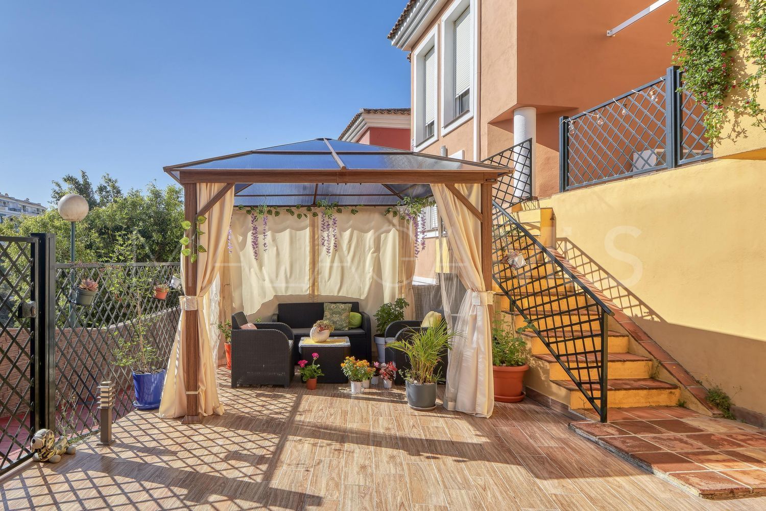 Hus i byn for sale in La Capellania