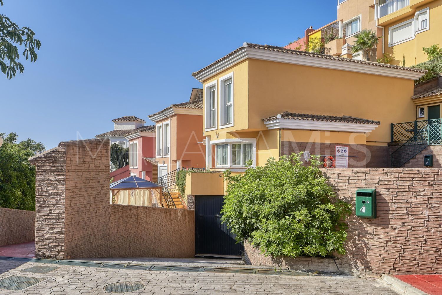 Hus i byn for sale in La Capellania