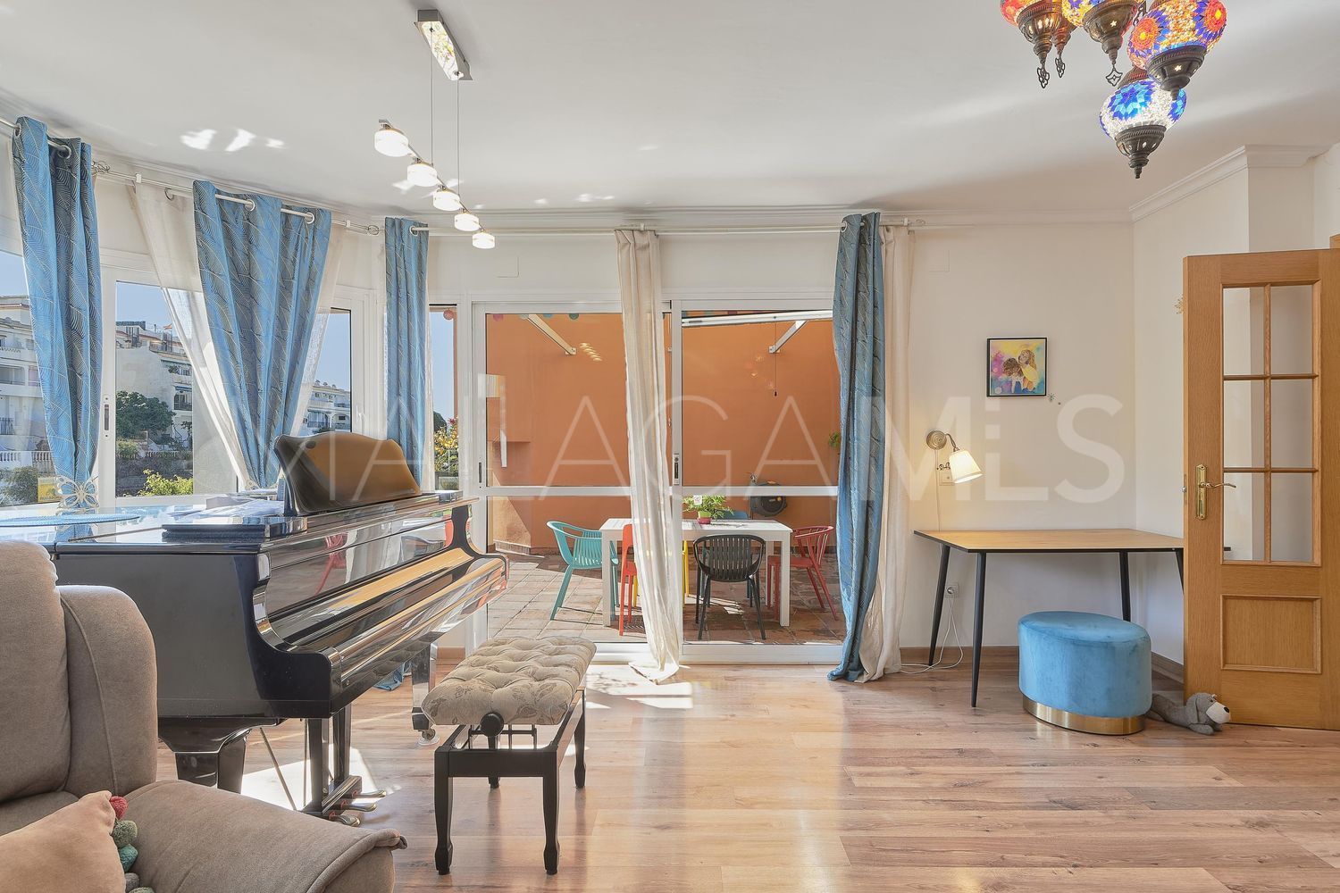Hus i byn for sale in La Capellania