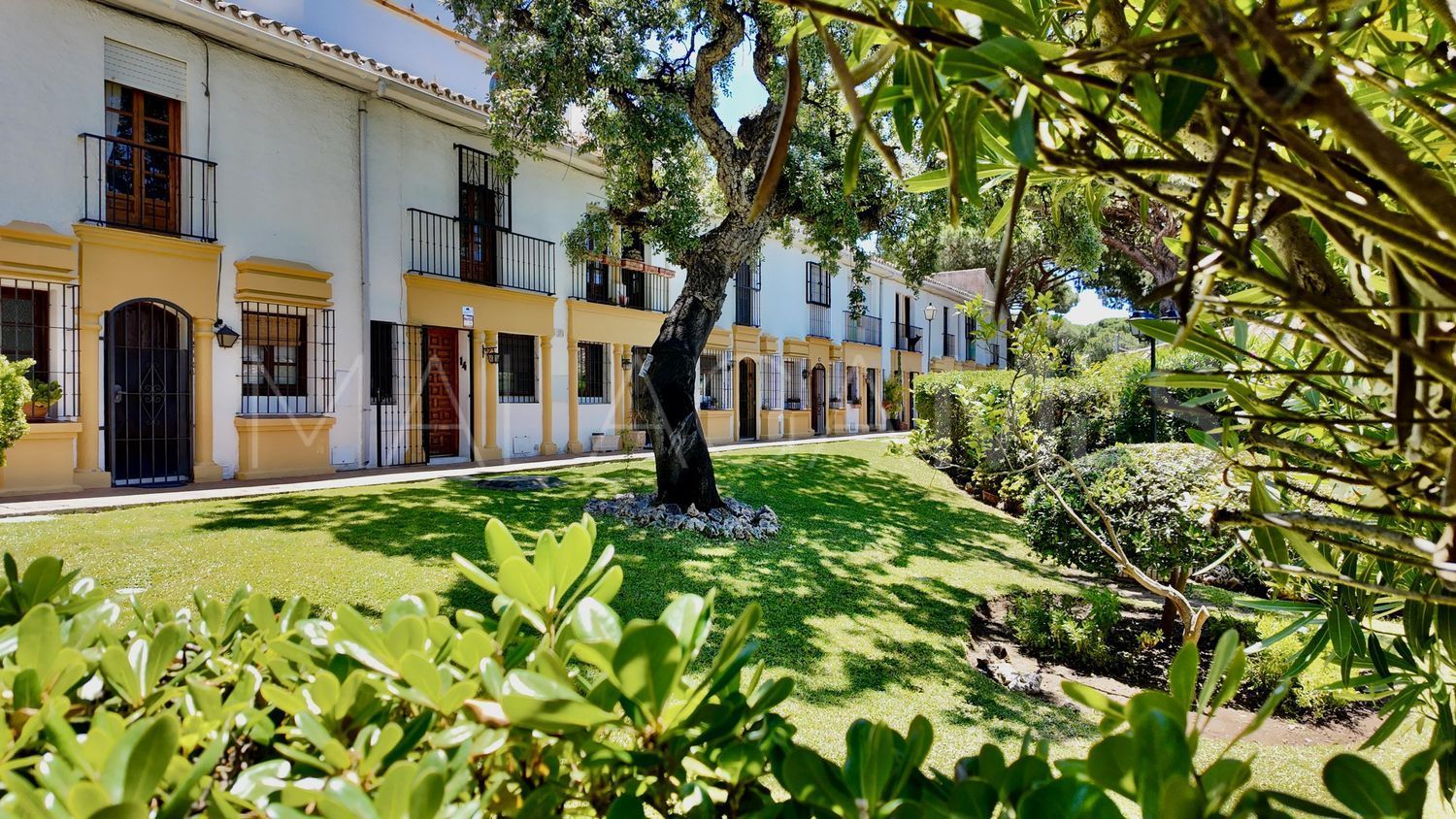 Maison de ville for sale in Hacienda Elviria