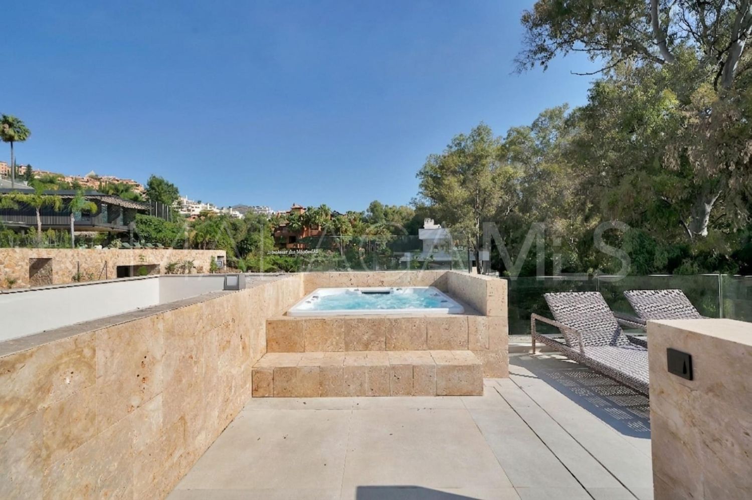 Hus i byn for sale in Los Naranjos