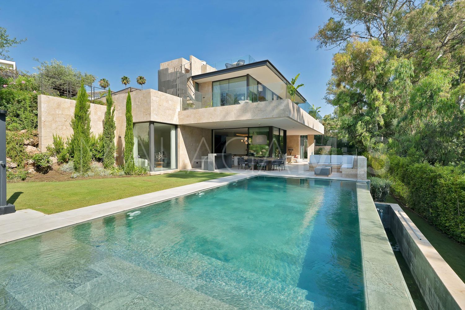 Hus i byn for sale in Los Naranjos