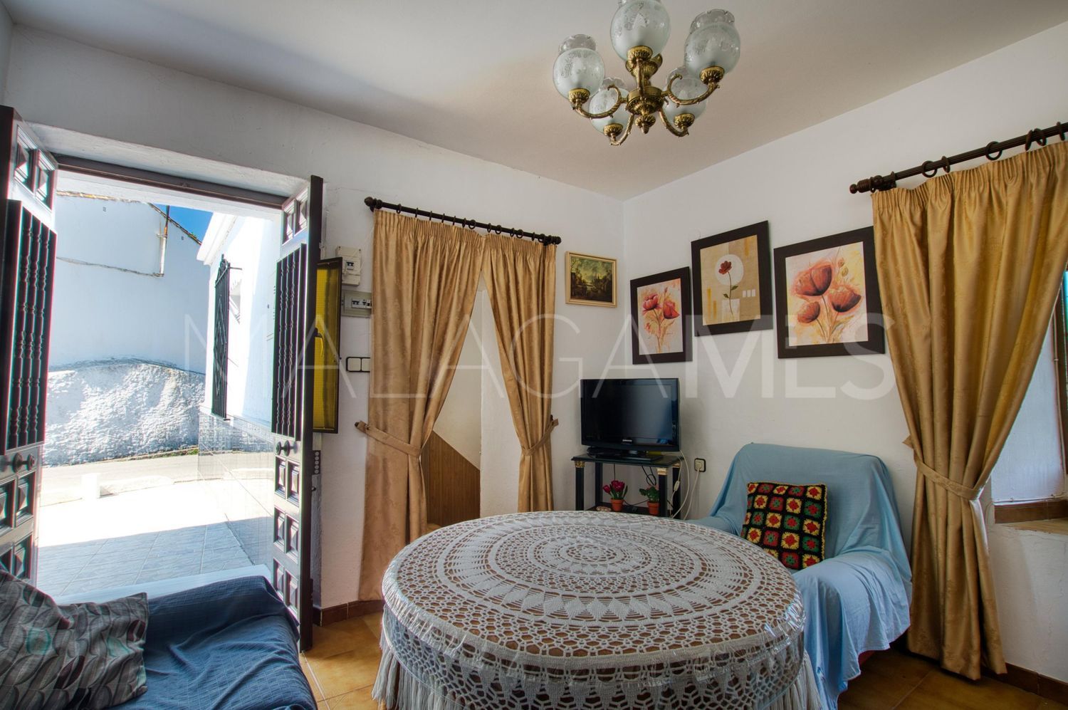 Hus i byn for sale in Canillas de Aceituno