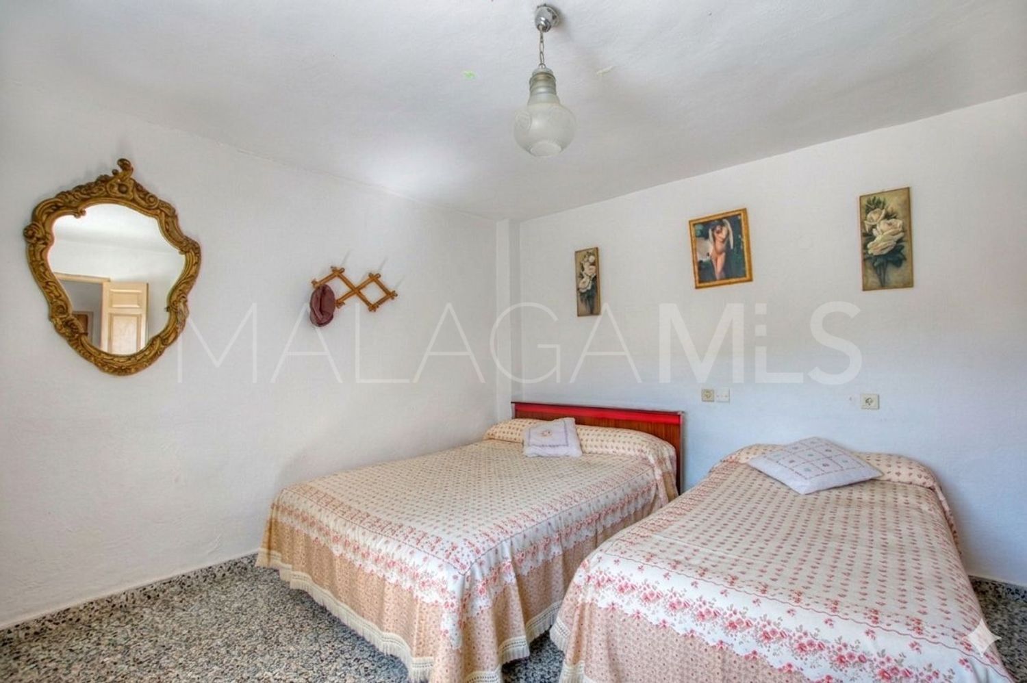Hus i byn for sale in Canillas de Aceituno