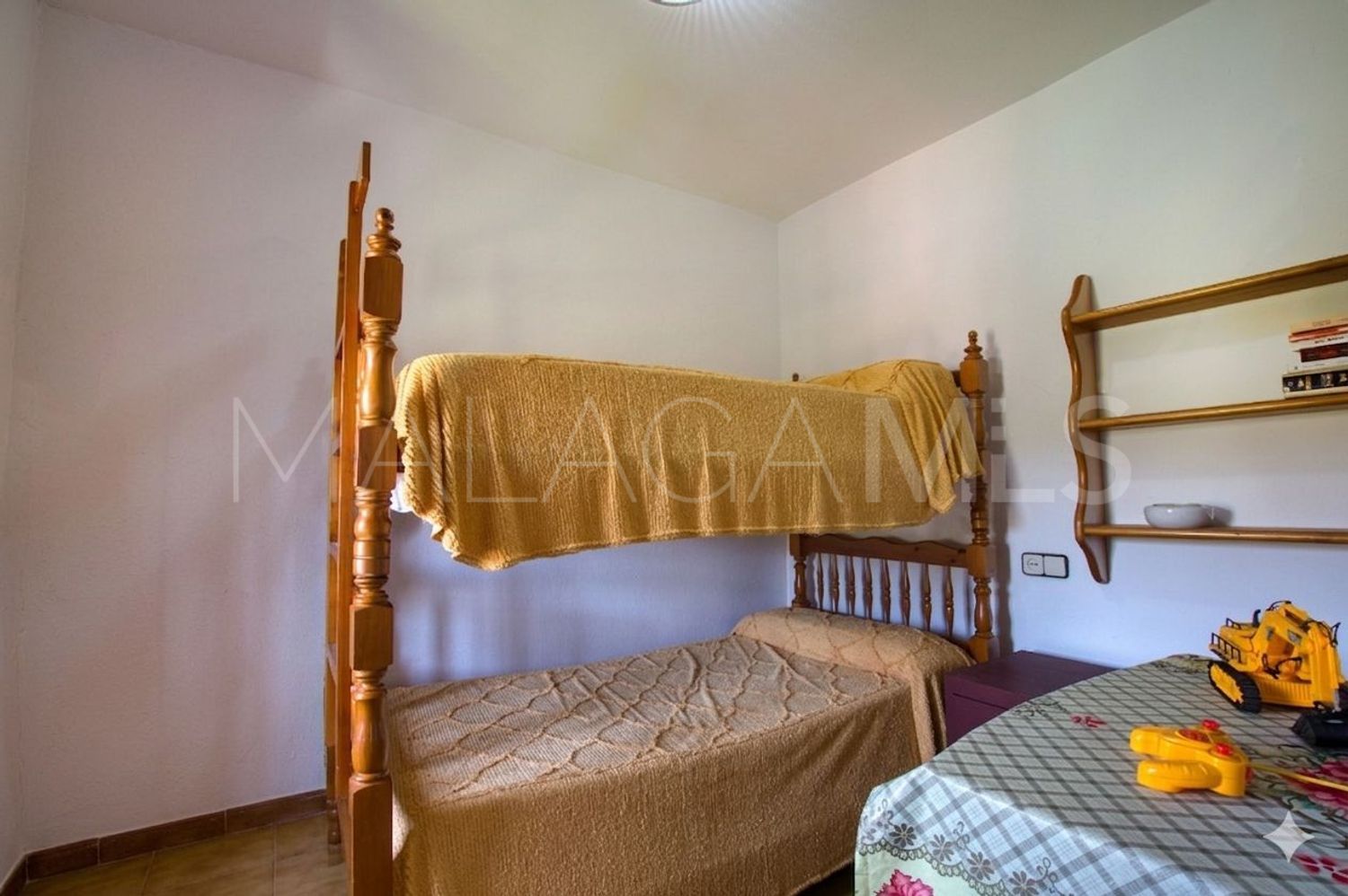 Hus i byn for sale in Canillas de Aceituno