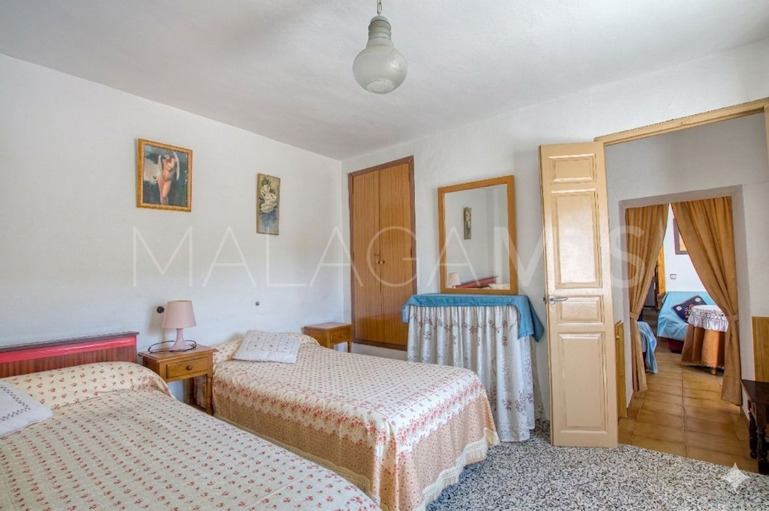 Hus i byn for sale in Canillas de Aceituno