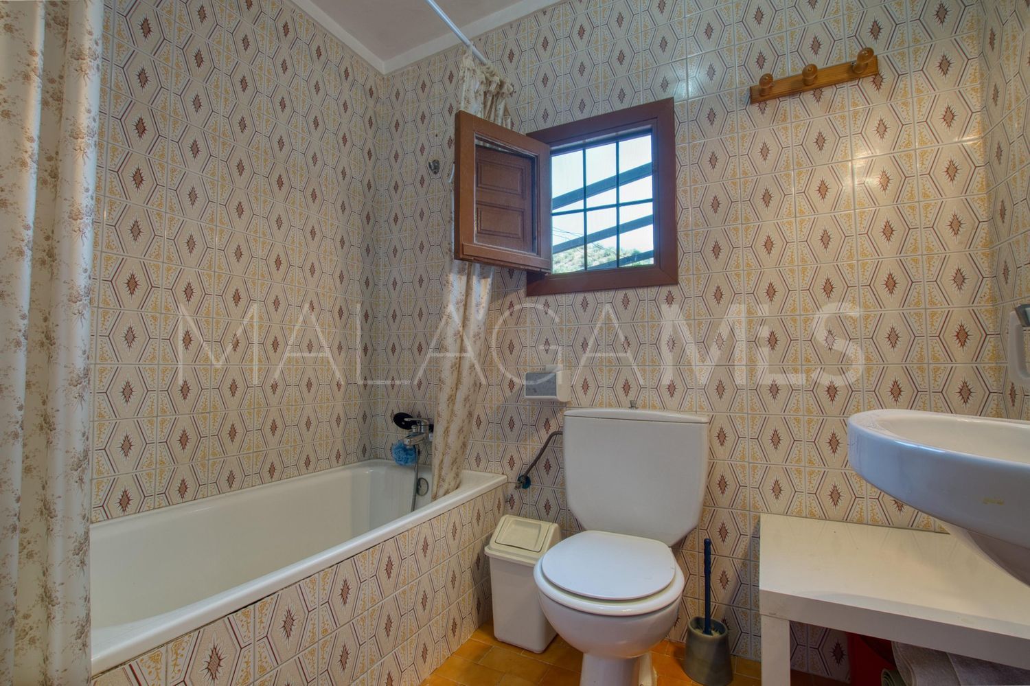Hus i byn for sale in Canillas de Aceituno