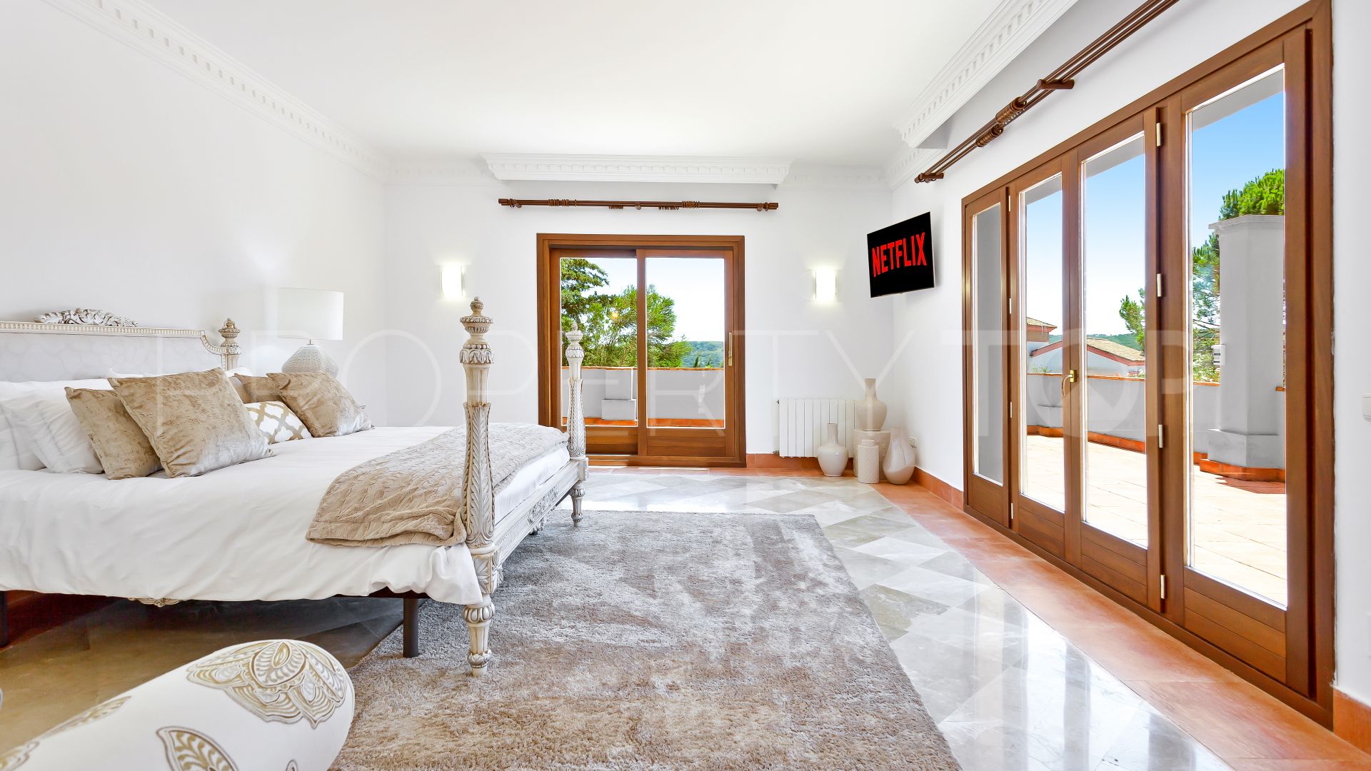 5 bedrooms villa for sale in Zona G