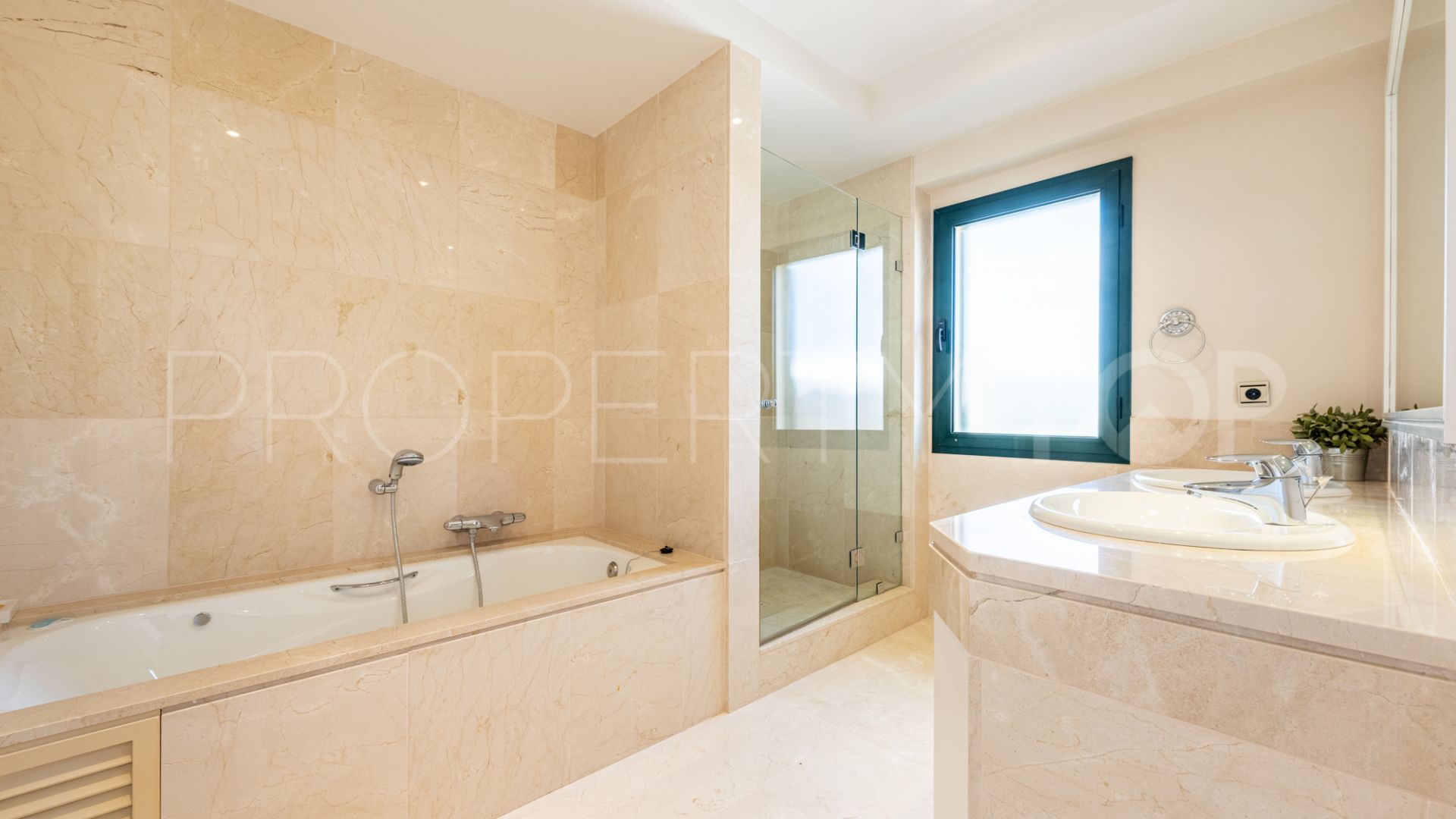 Penthouse for sale in San Roque Club