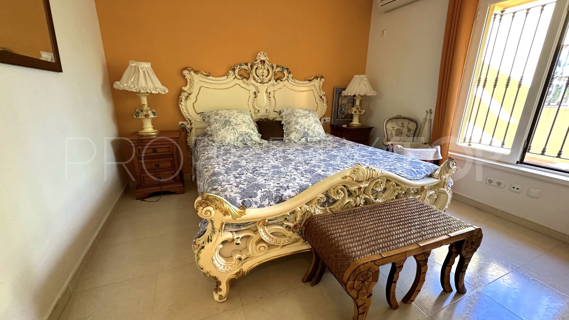 5 bedrooms villa in Zona B for sale