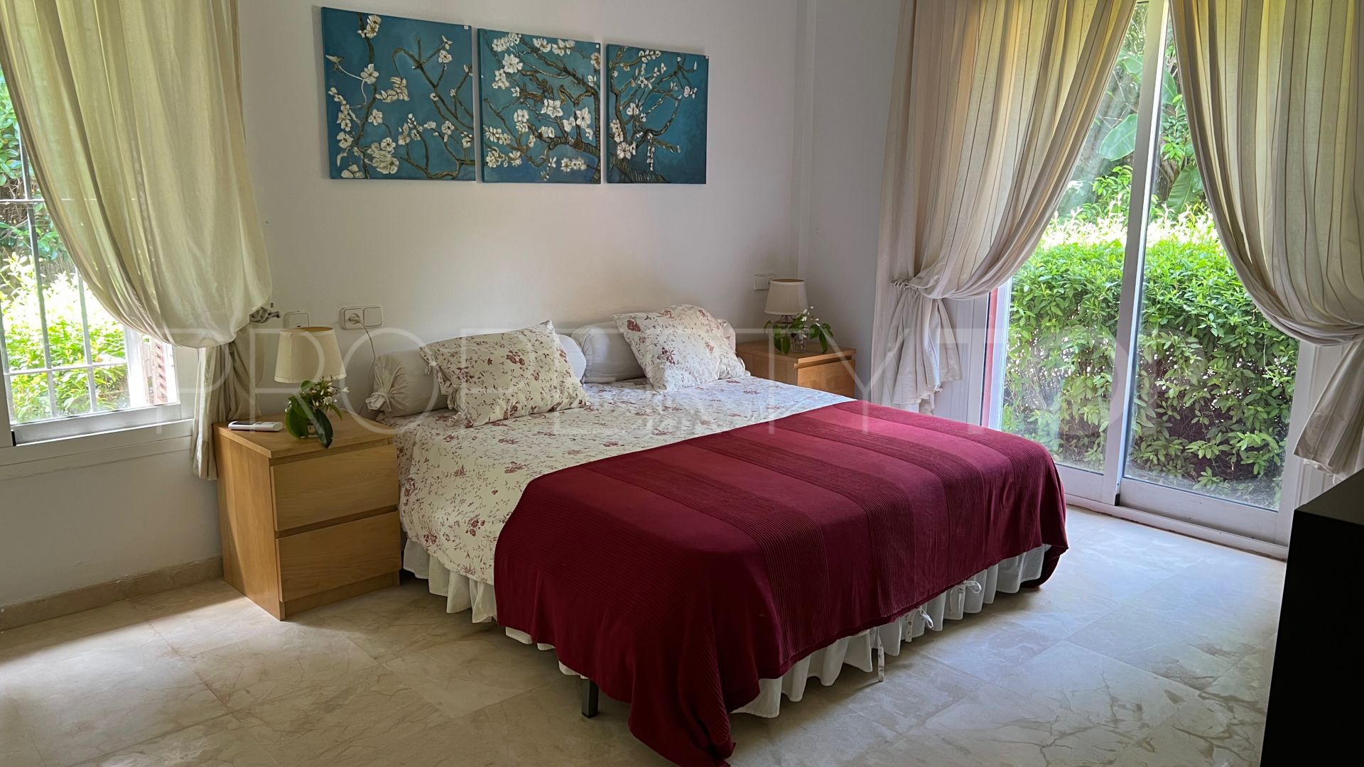 Bungalow con 4 dormitorios en venta en Reyes y Reinas