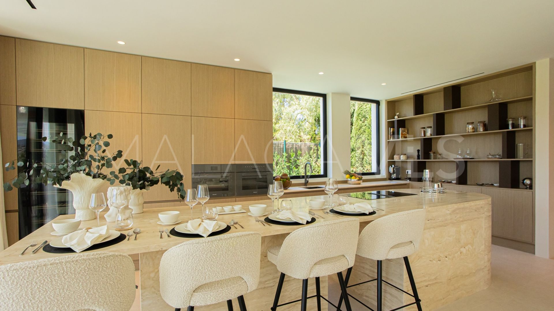 Villa for sale in Los Monteros