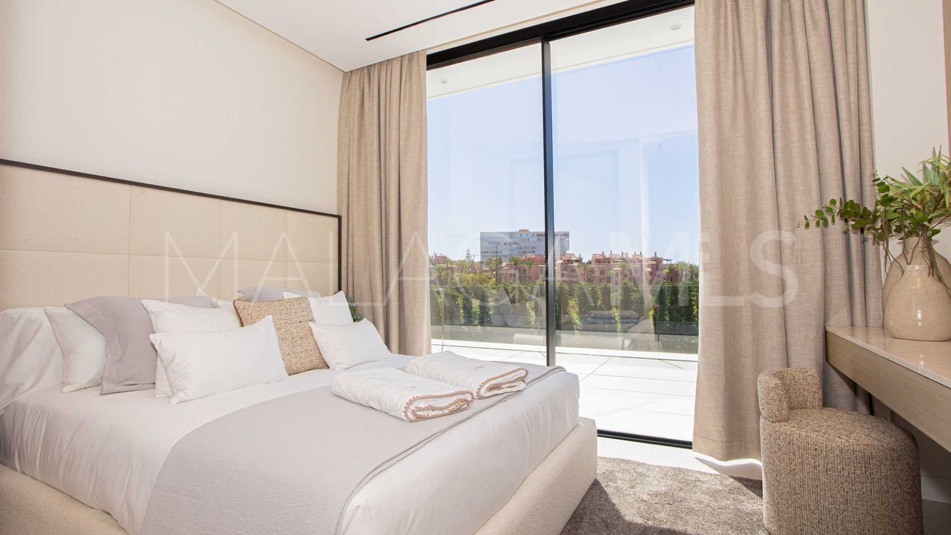 Villa for sale in Los Monteros