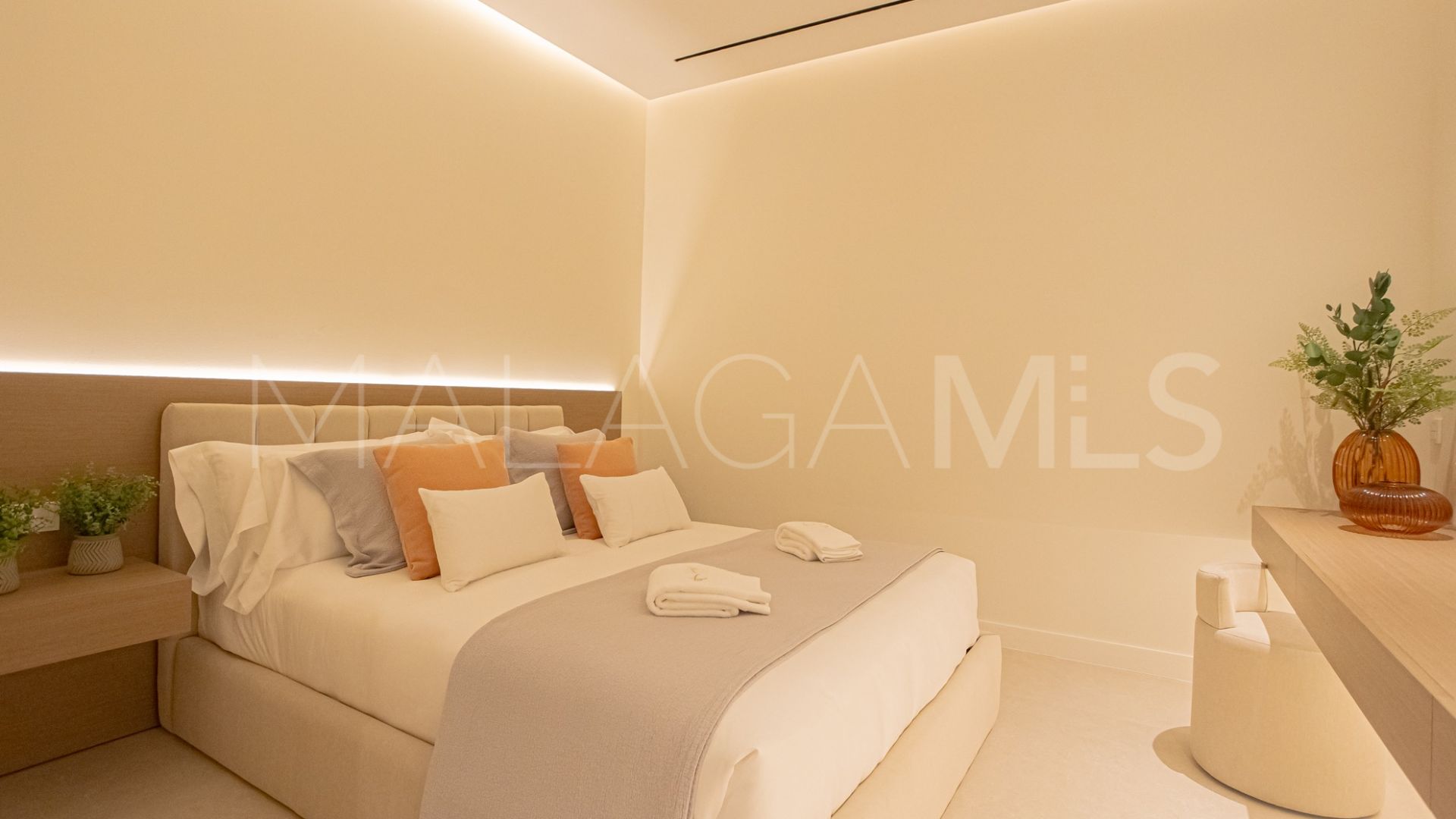 Villa for sale in Los Monteros