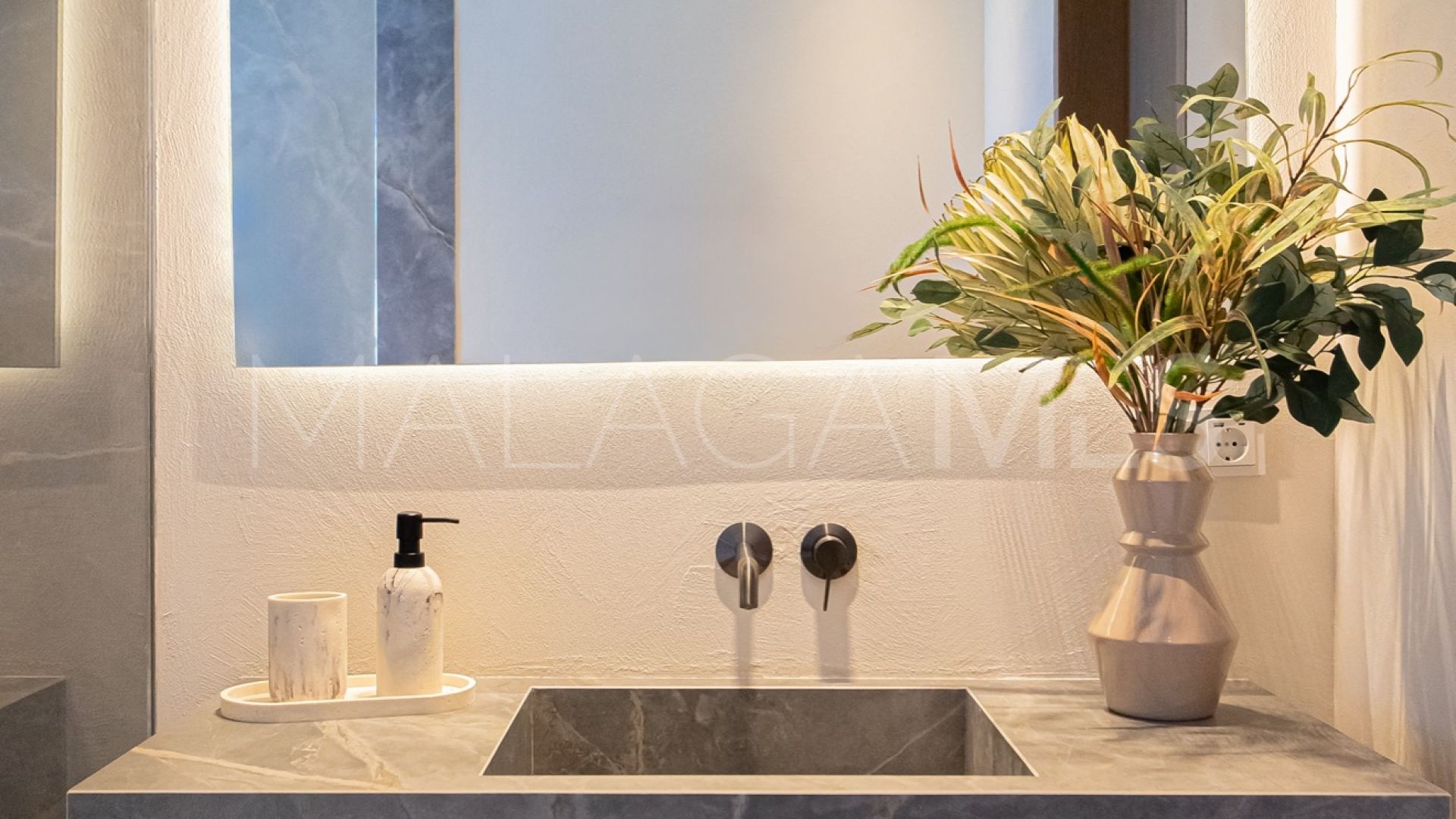 Villa for sale in Los Monteros