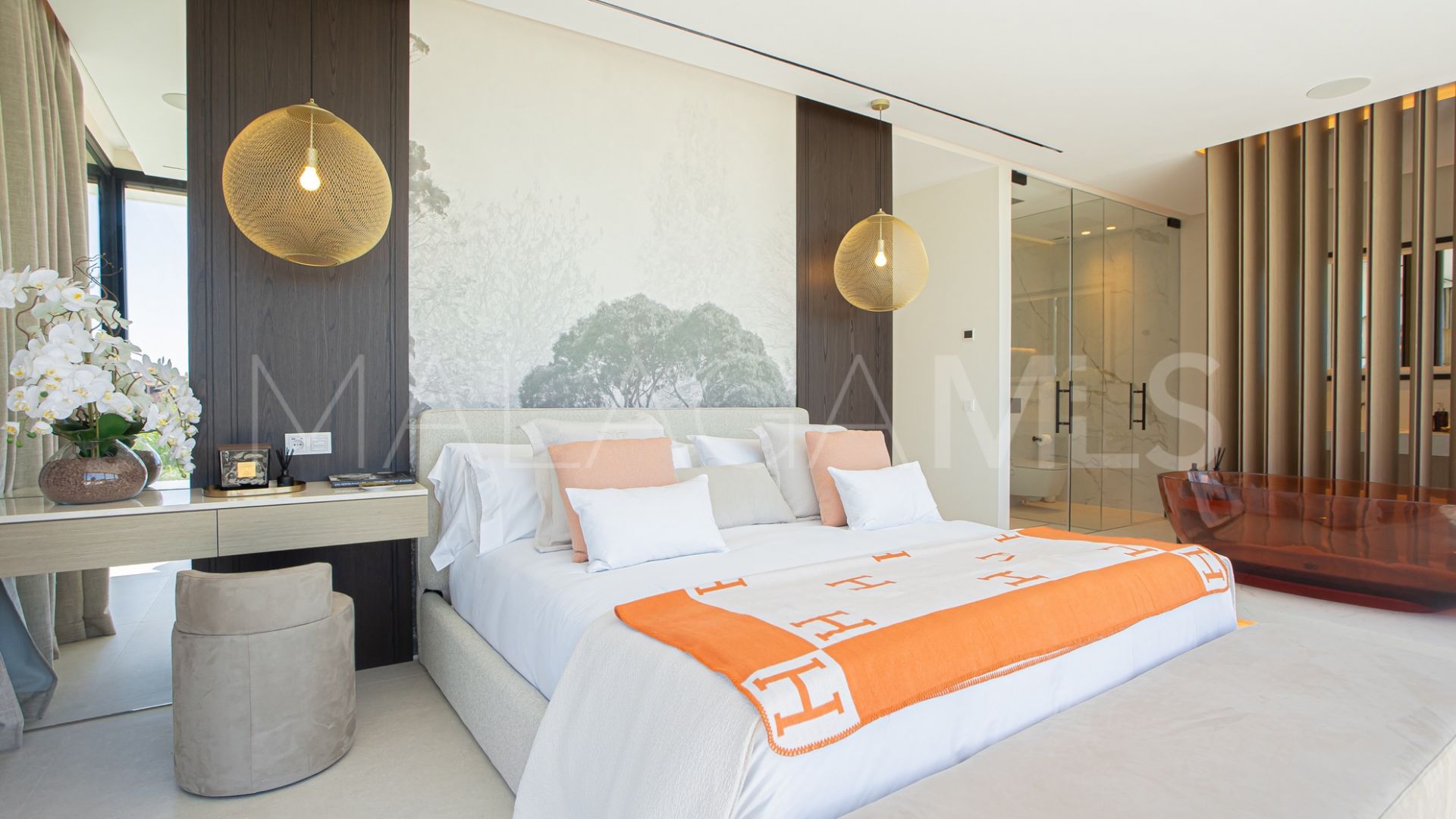 Villa for sale in Los Monteros