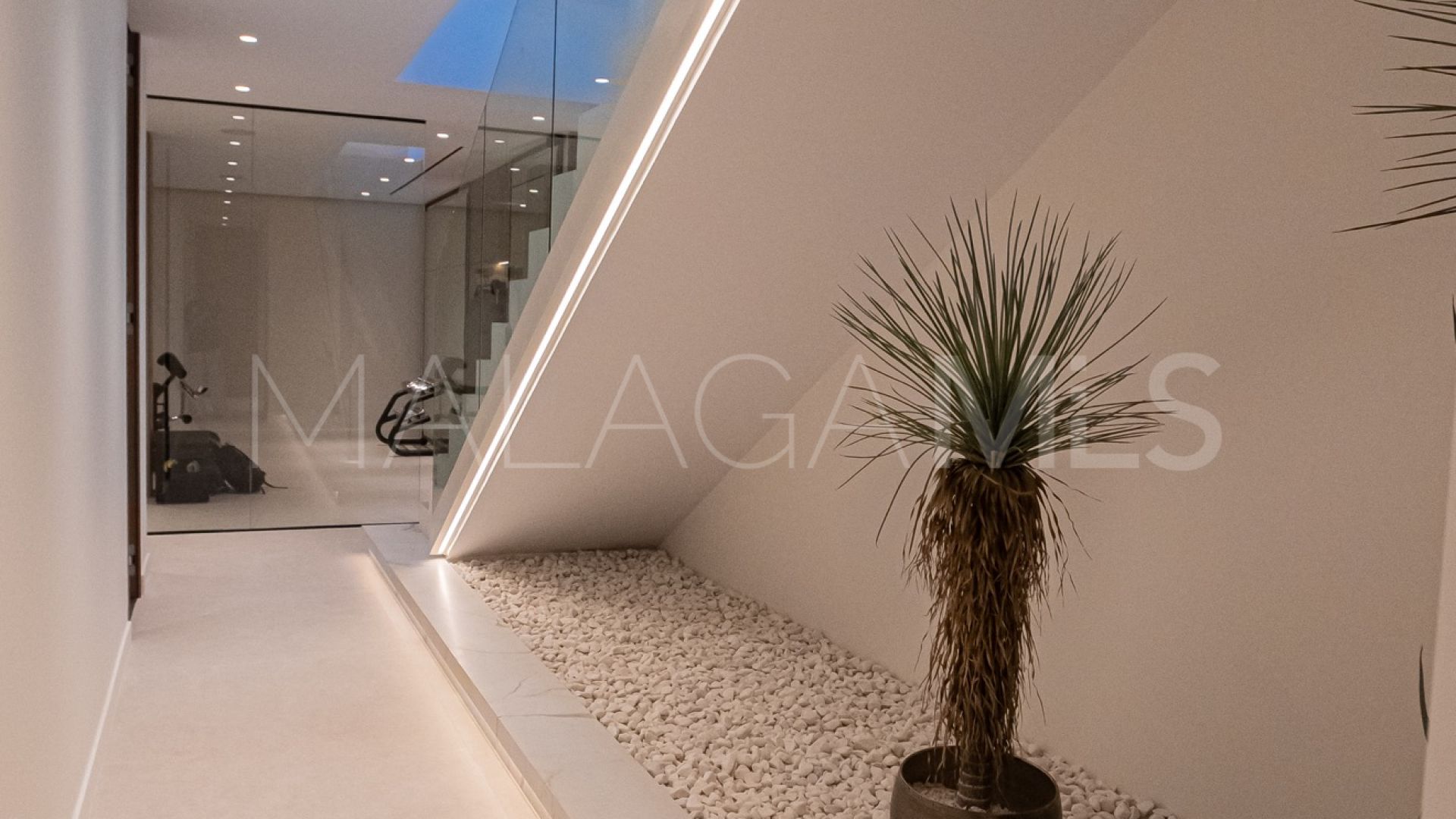 Villa for sale in Los Monteros