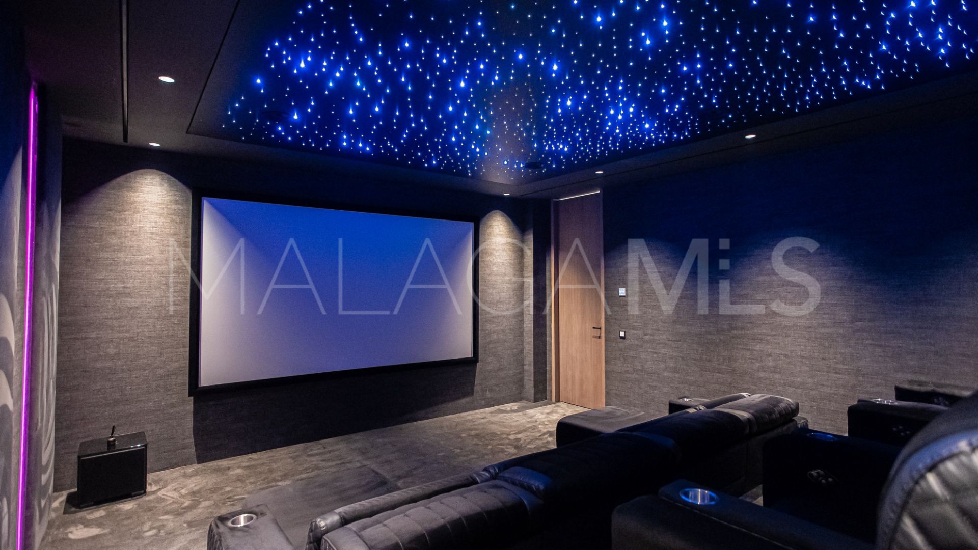 Villa for sale in Los Monteros