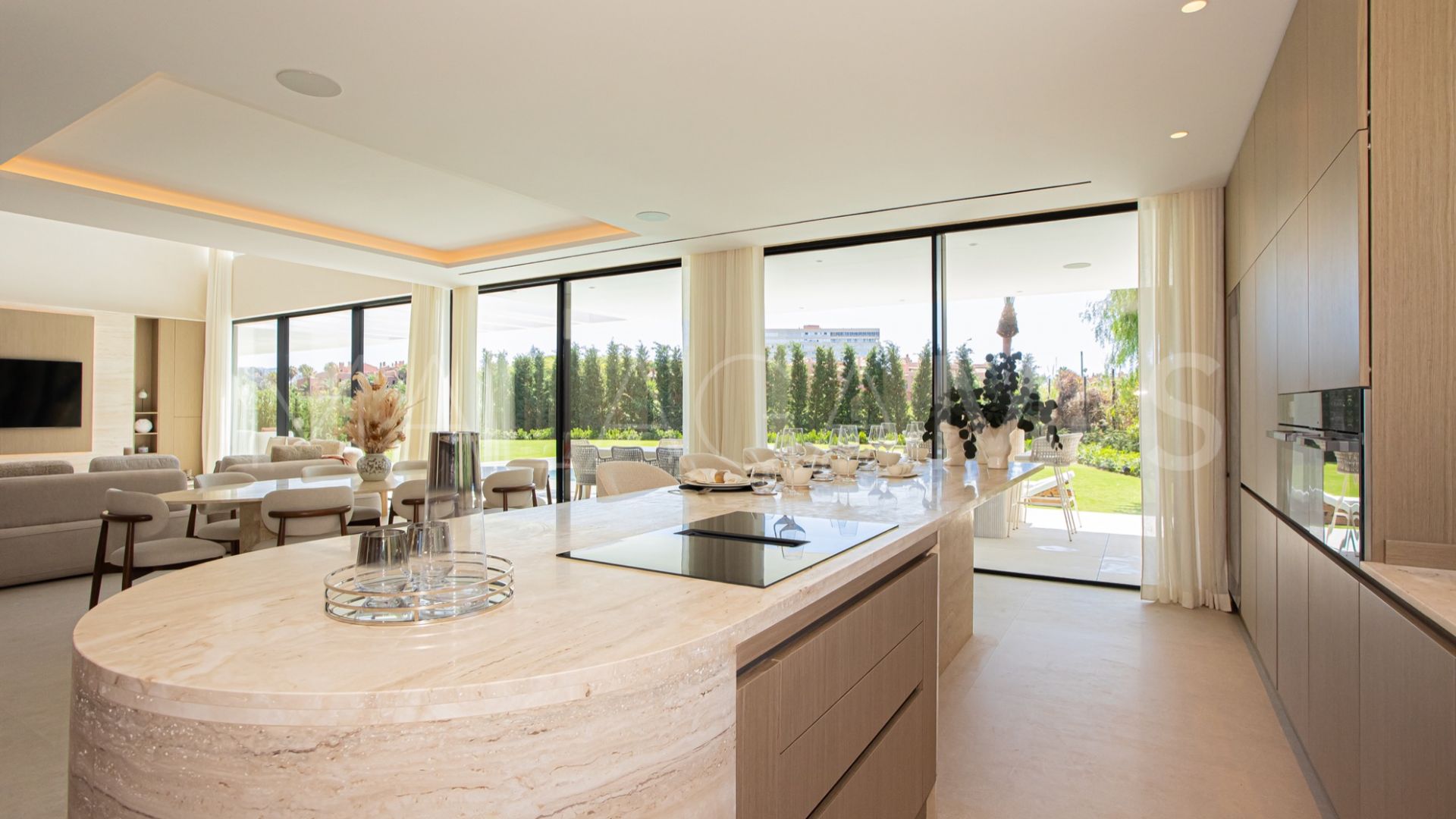 Villa for sale in Los Monteros