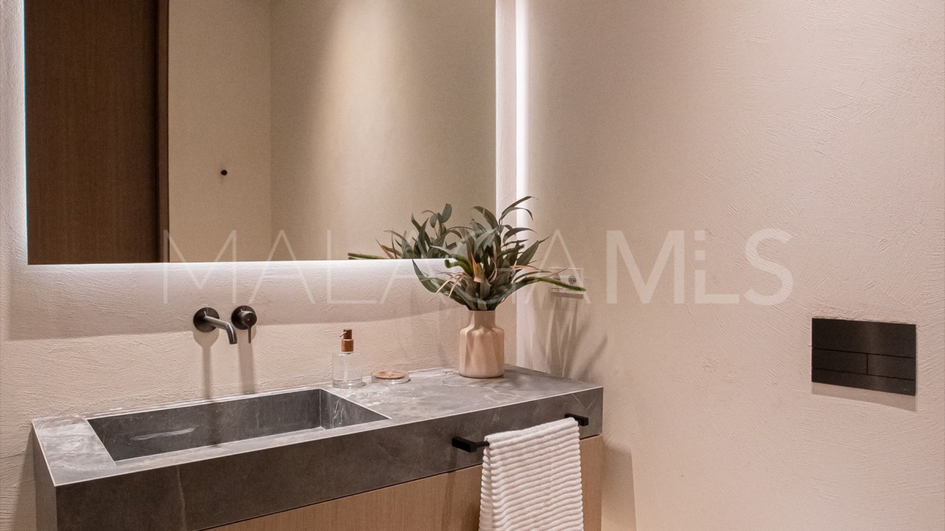 Villa for sale in Los Monteros