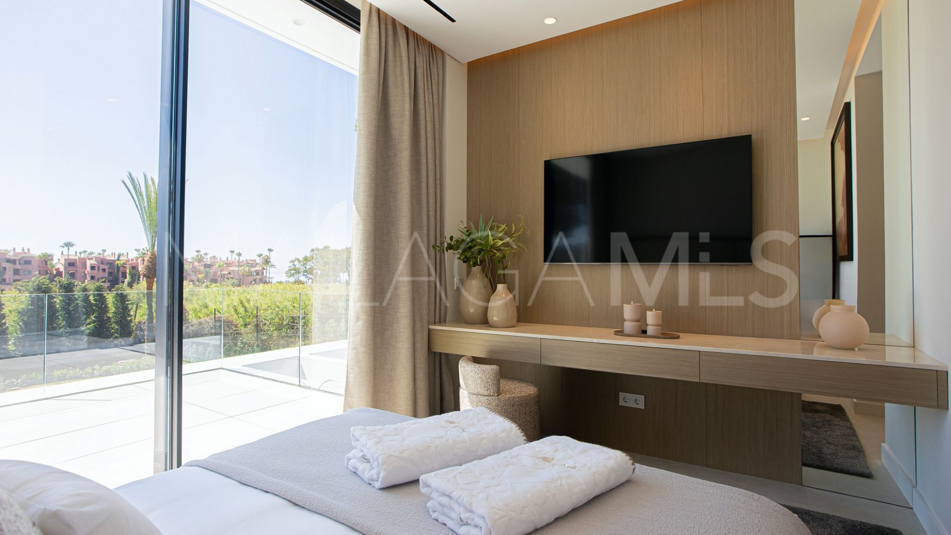 Villa for sale in Los Monteros