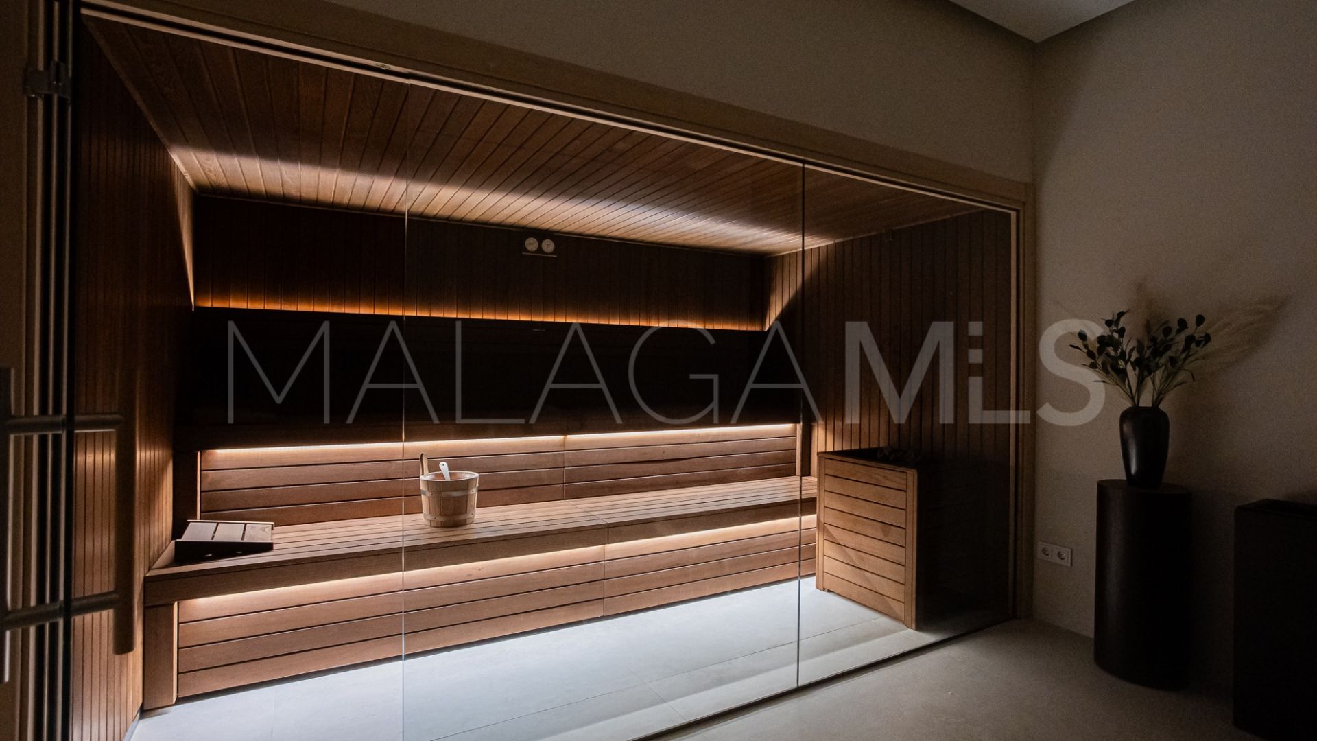 Villa for sale in Los Monteros