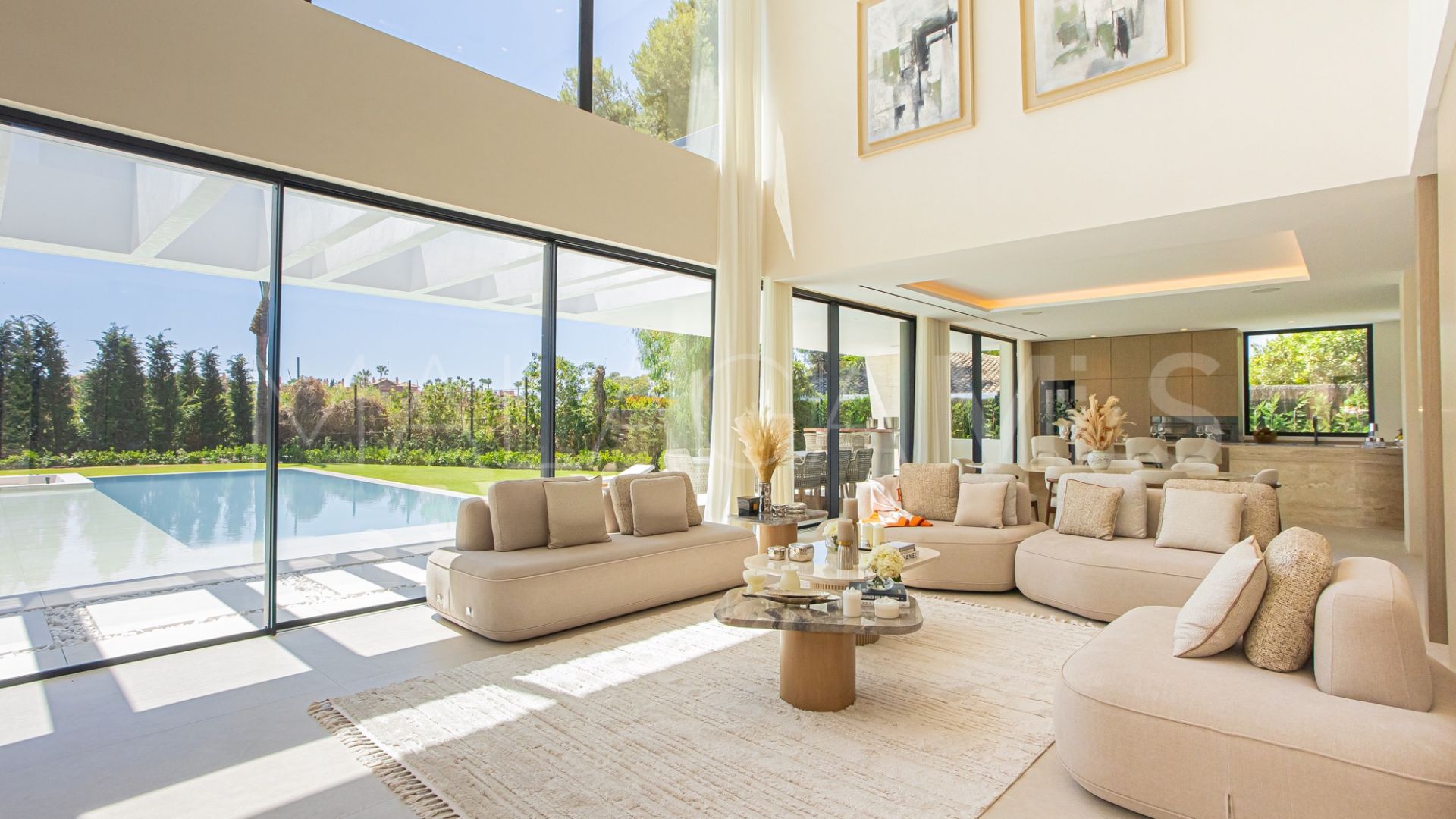 Villa for sale in Los Monteros