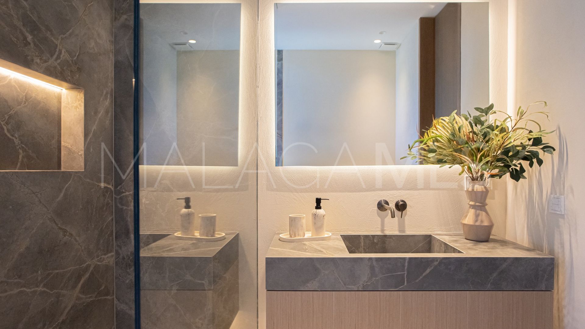 Villa for sale in Los Monteros