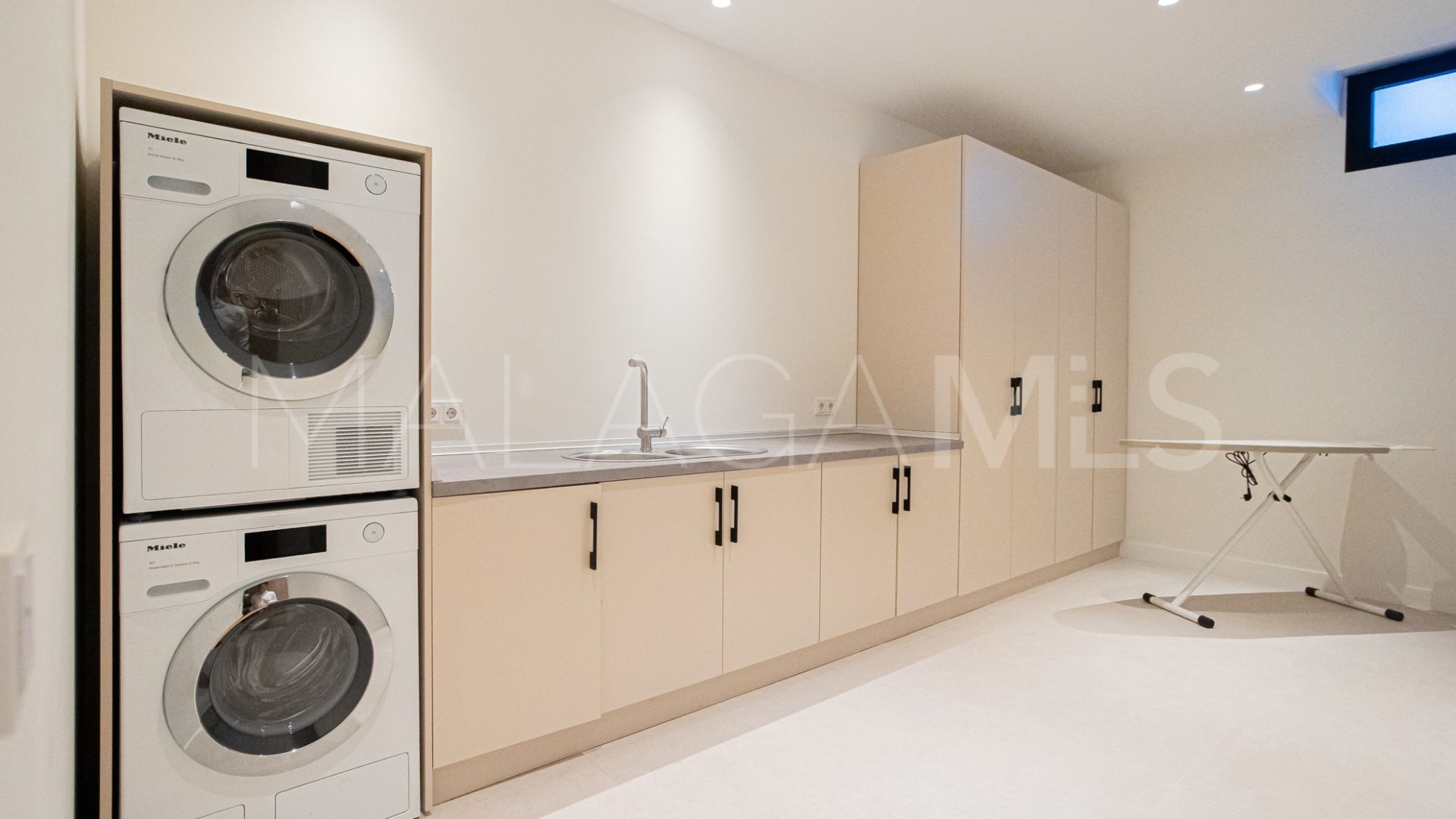 Villa for sale in Los Monteros