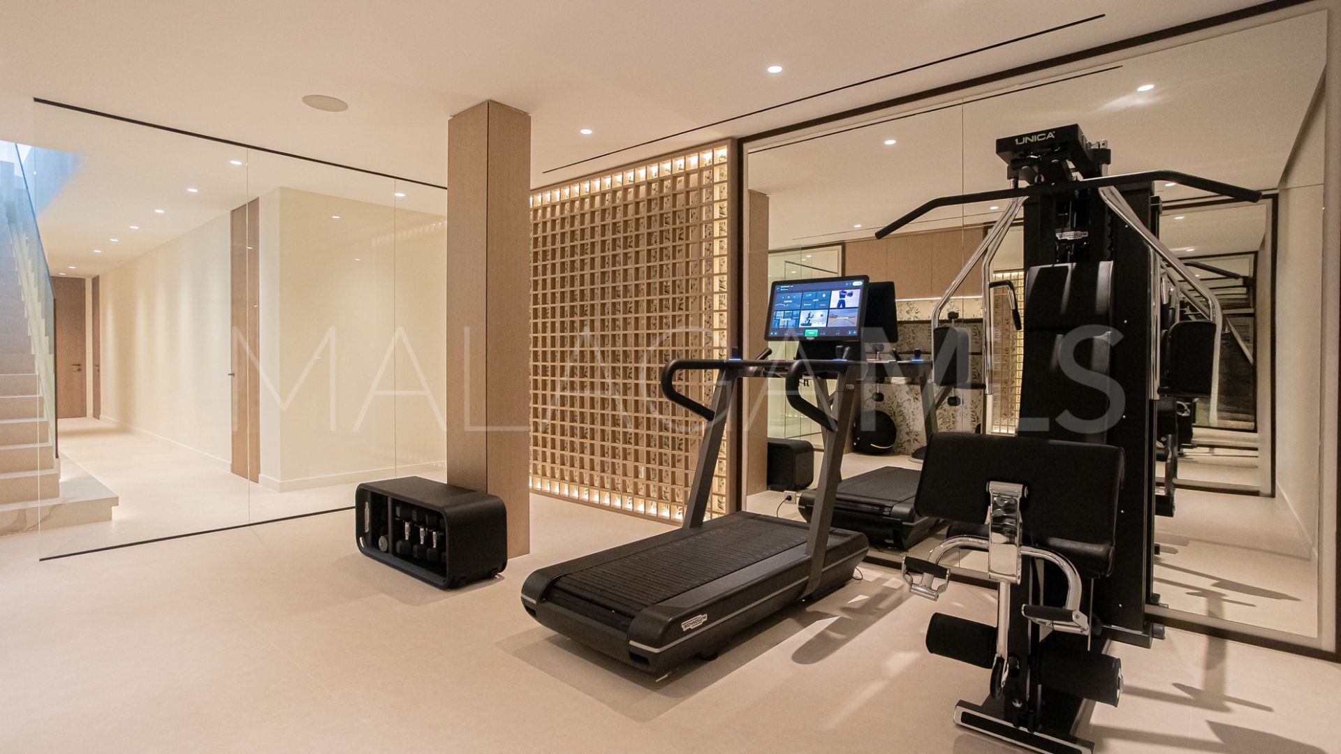 Villa for sale in Los Monteros