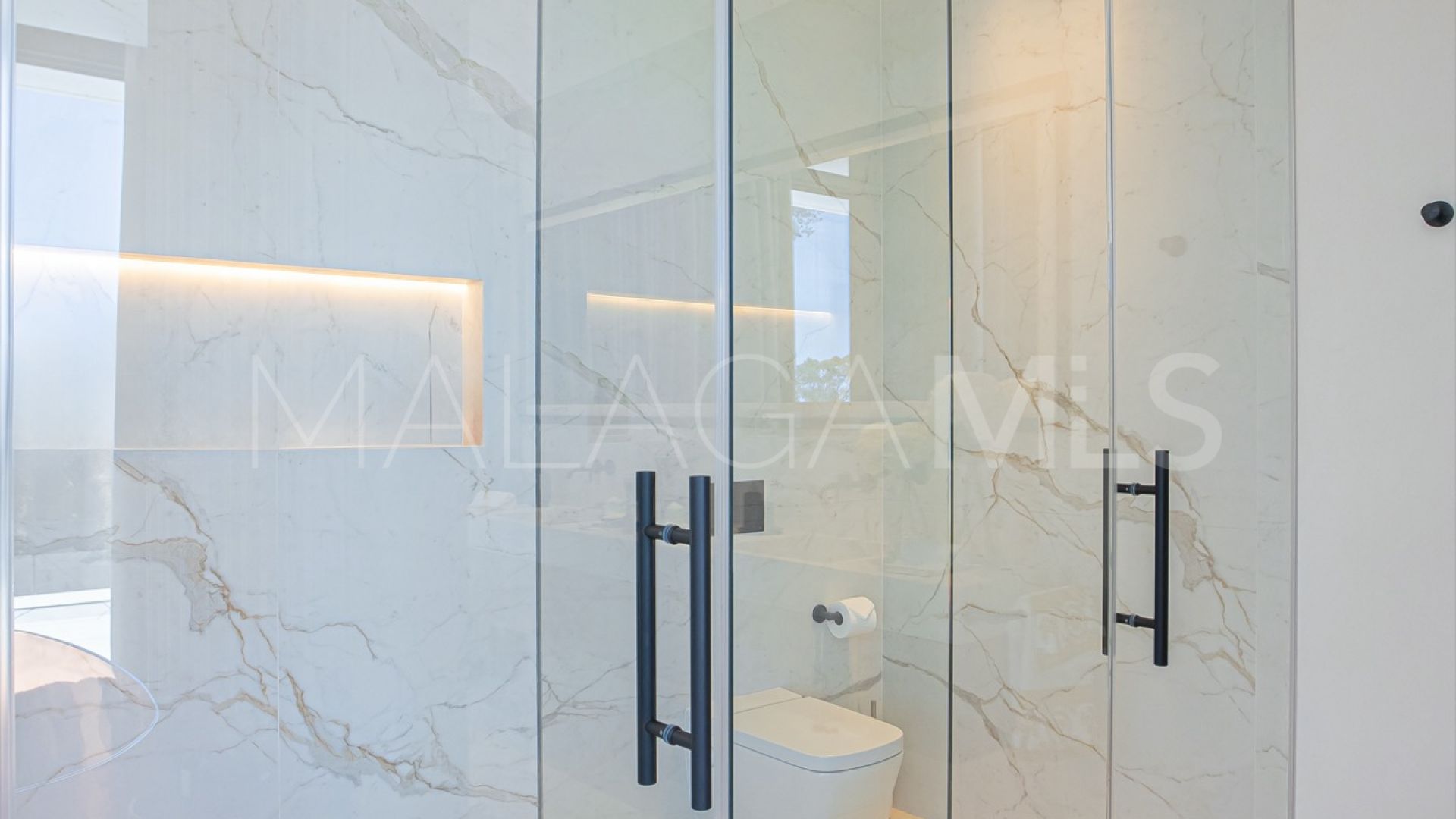 Villa for sale in Los Monteros