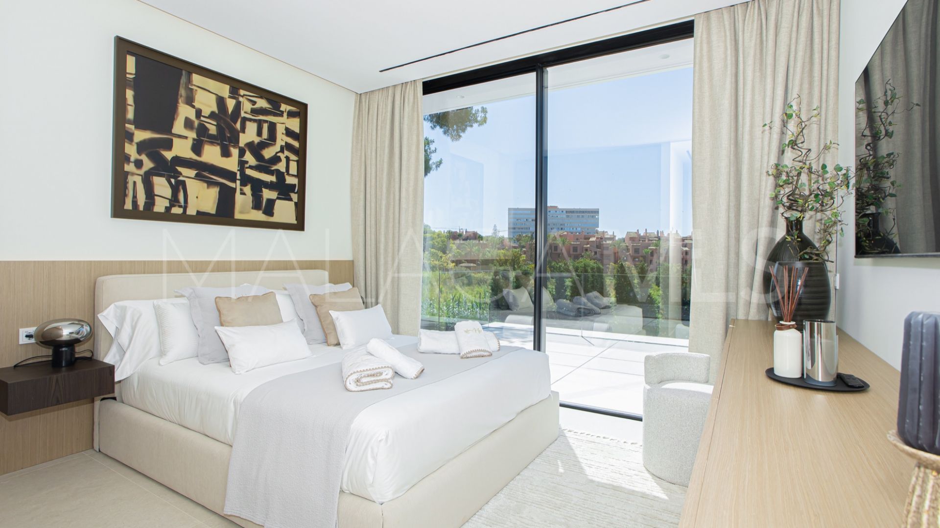 Villa for sale in Los Monteros