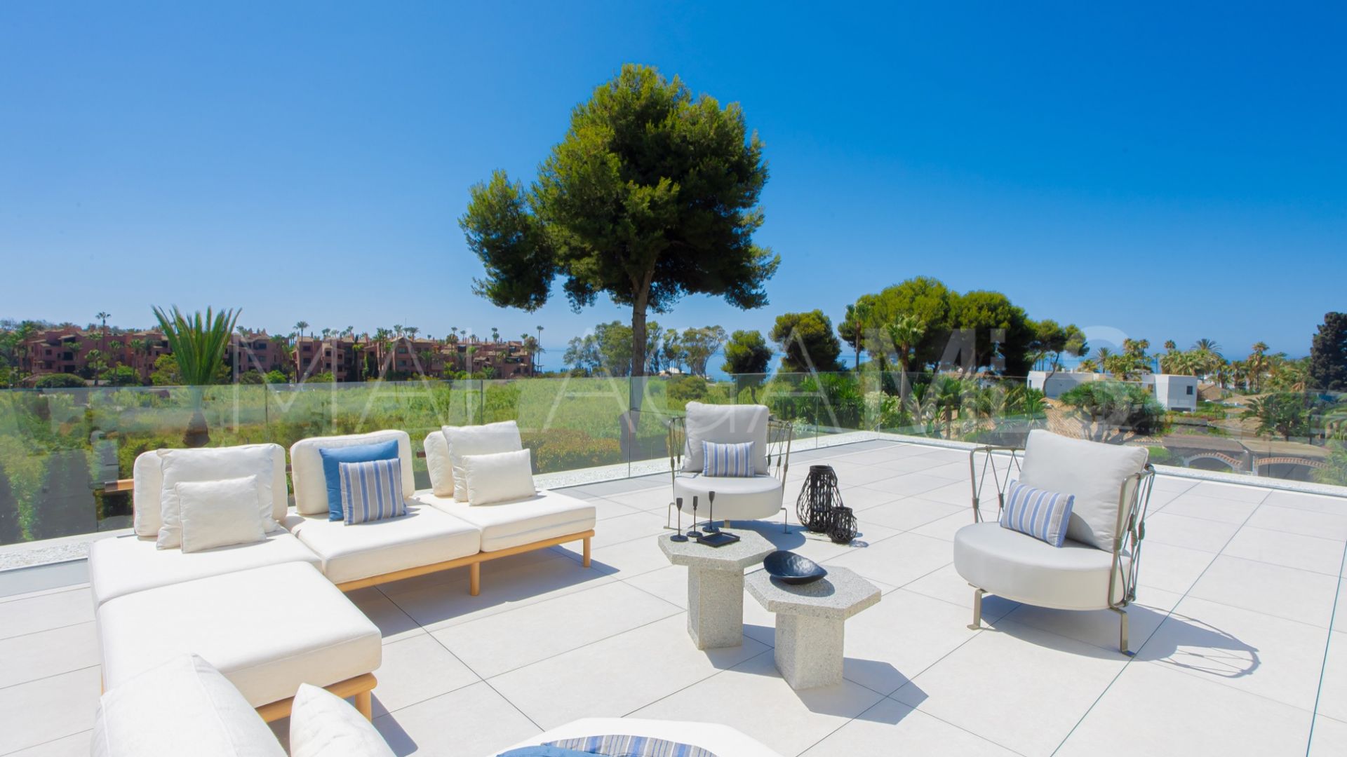 Villa for sale in Los Monteros