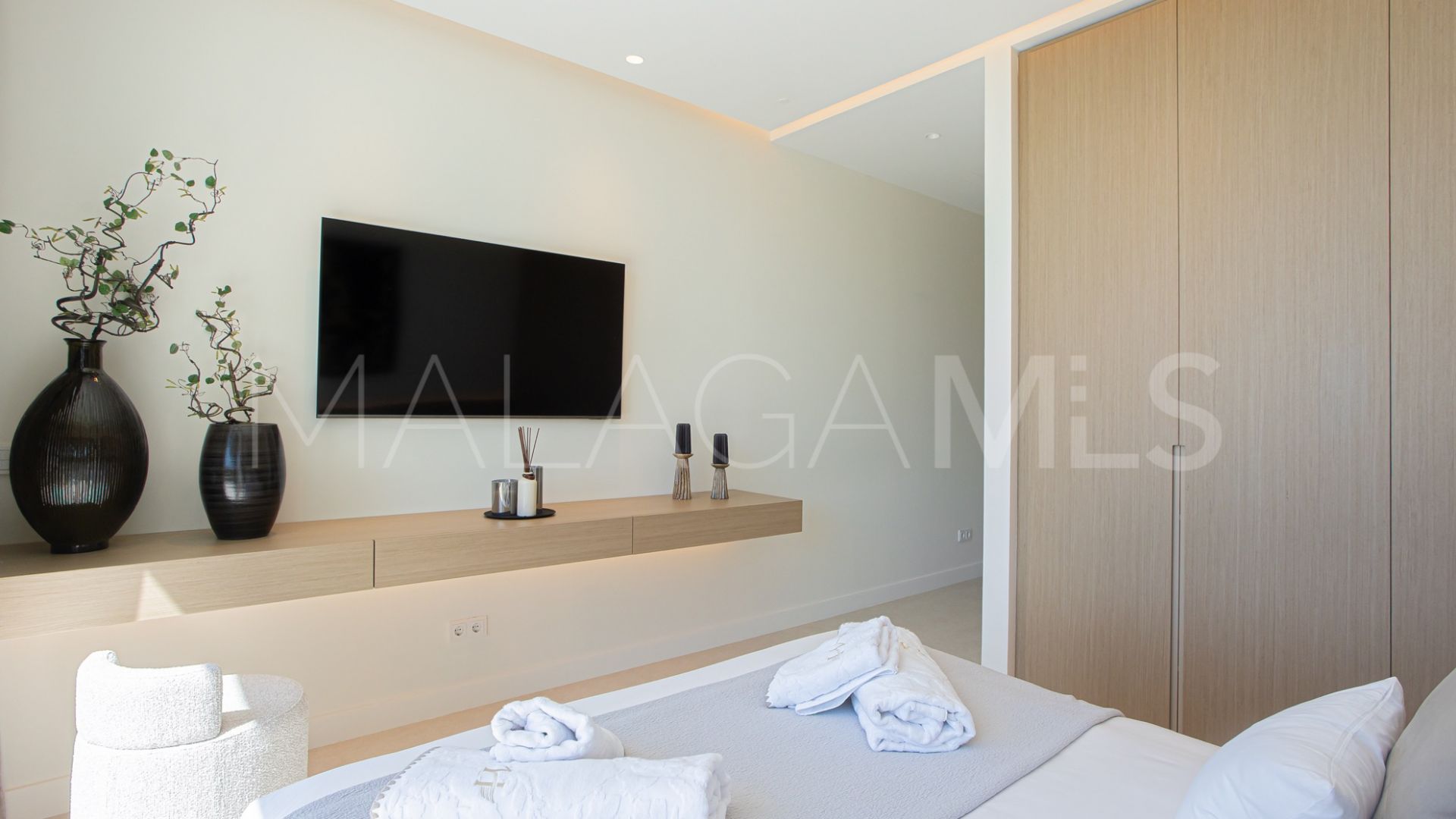 Villa for sale in Los Monteros