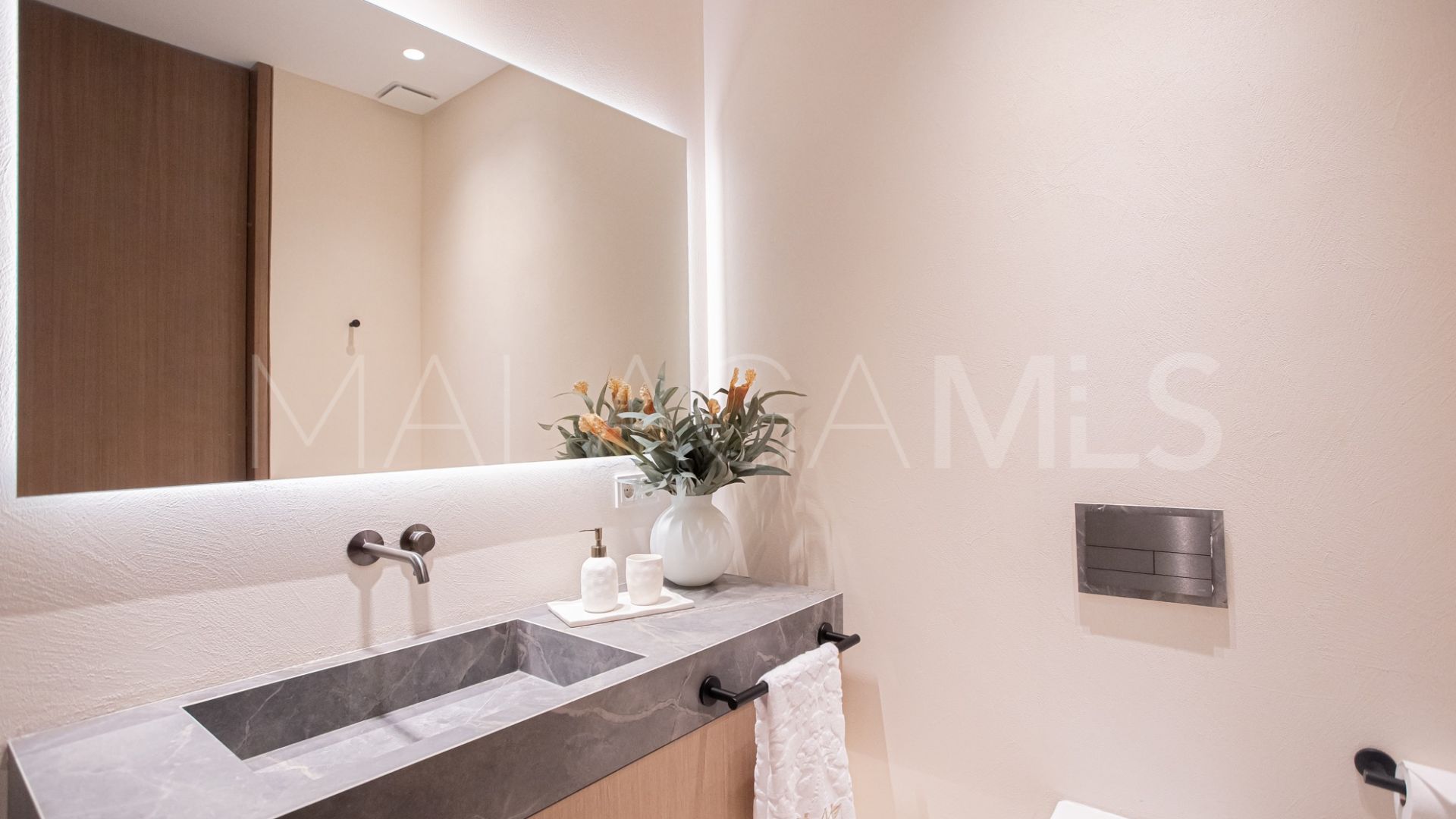 Villa for sale in Los Monteros