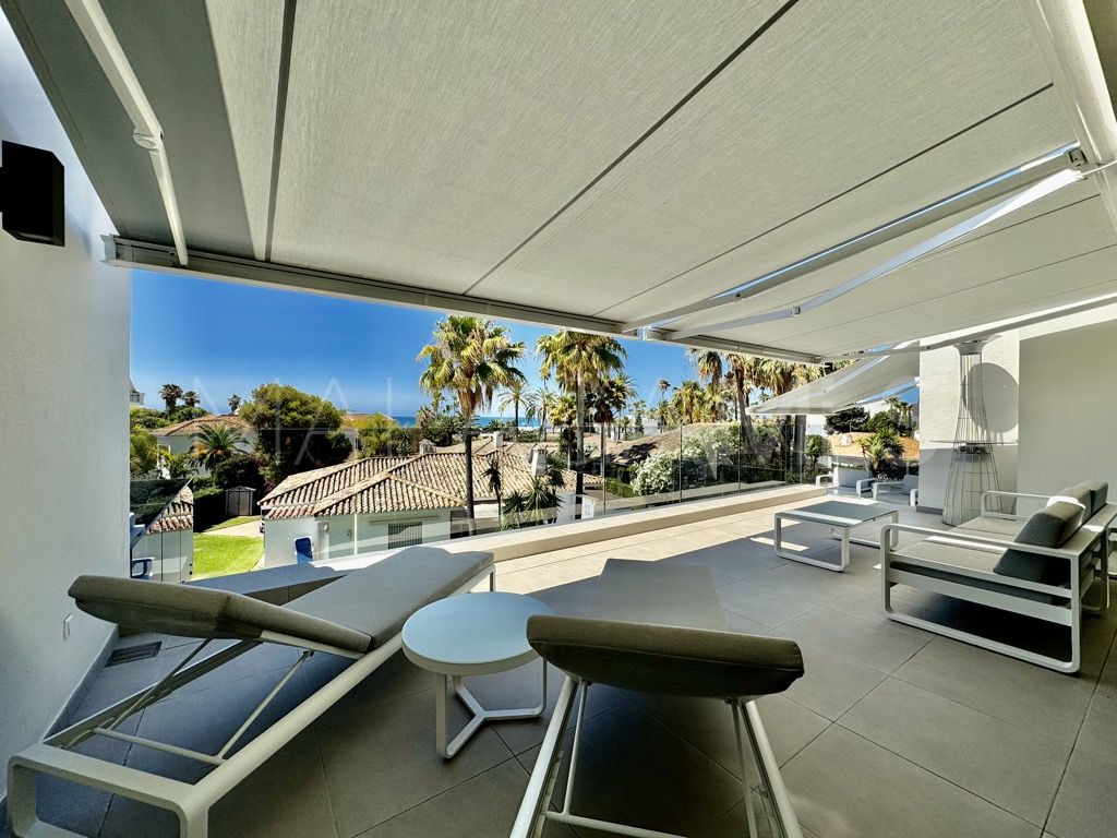 Villa for sale in Los Monteros