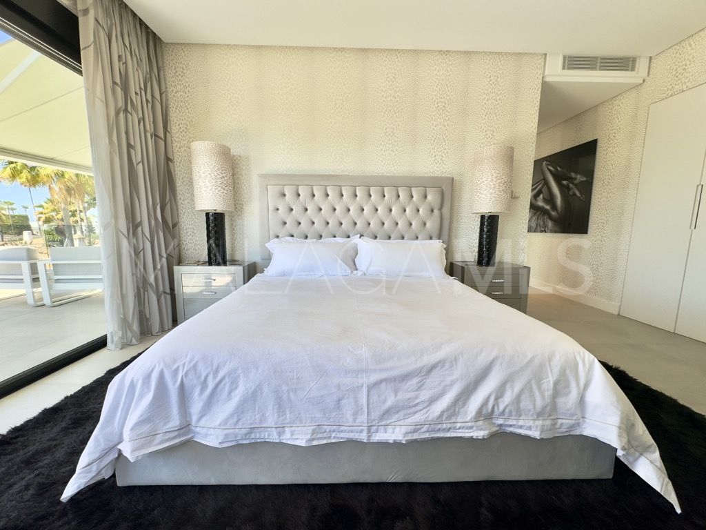 Villa for sale in Los Monteros