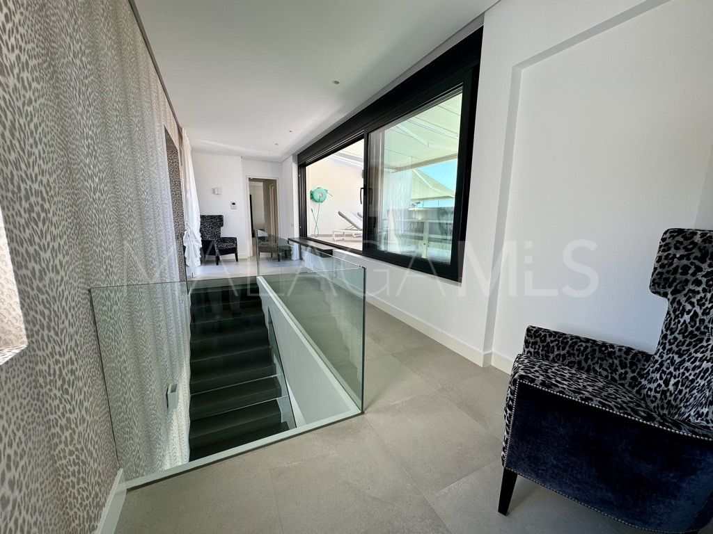 Villa for sale in Los Monteros