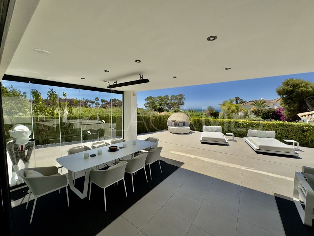 Villa for sale in Los Monteros