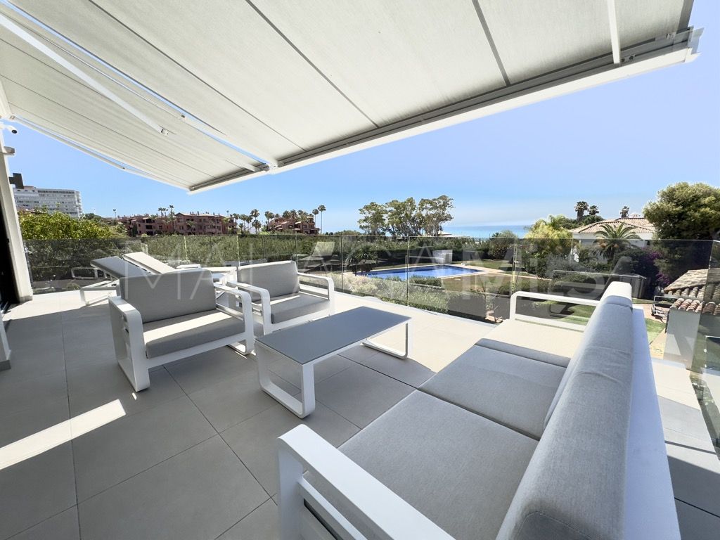 Villa for sale in Los Monteros