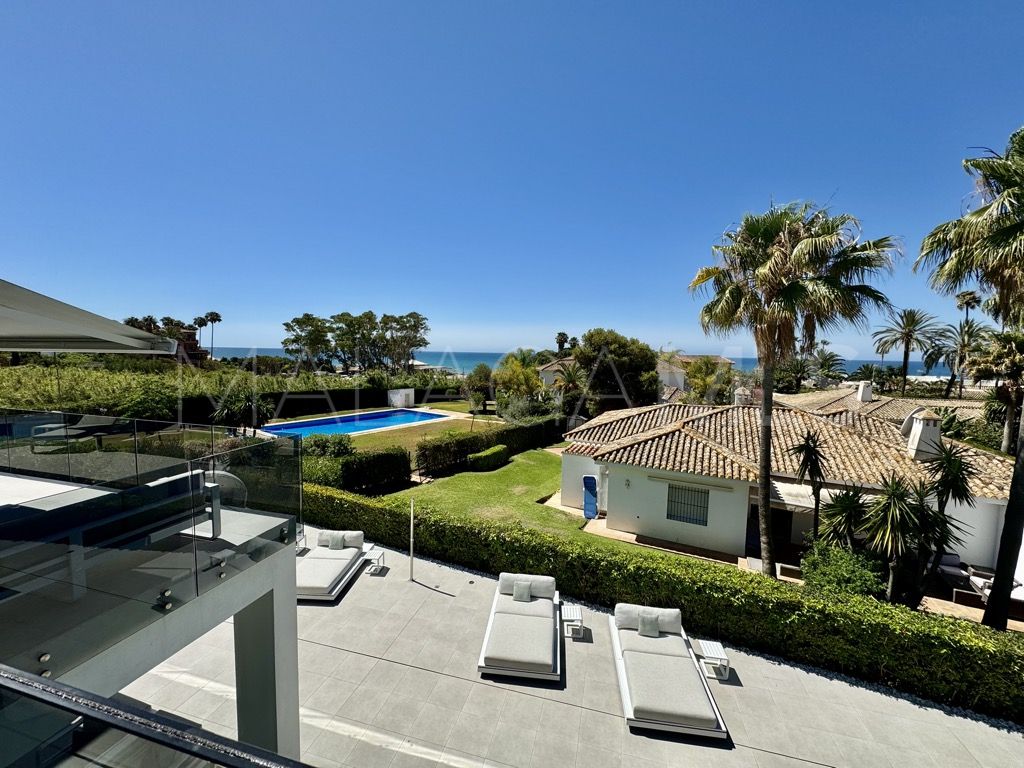 Villa for sale in Los Monteros