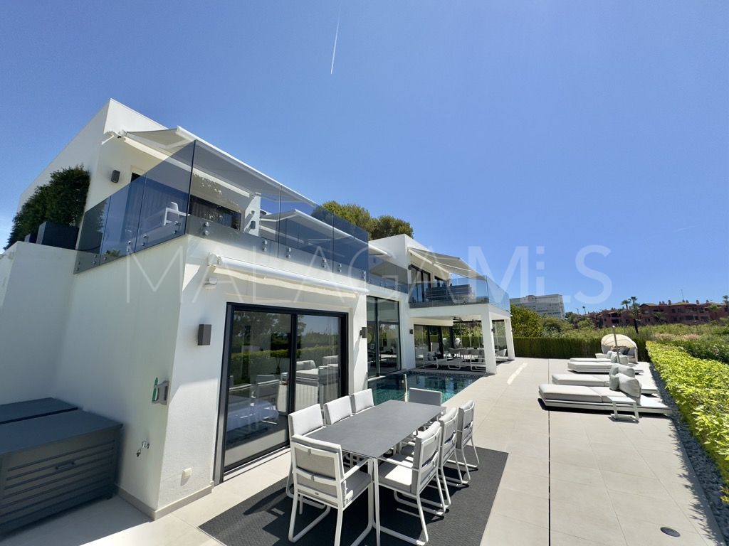 Villa for sale in Los Monteros