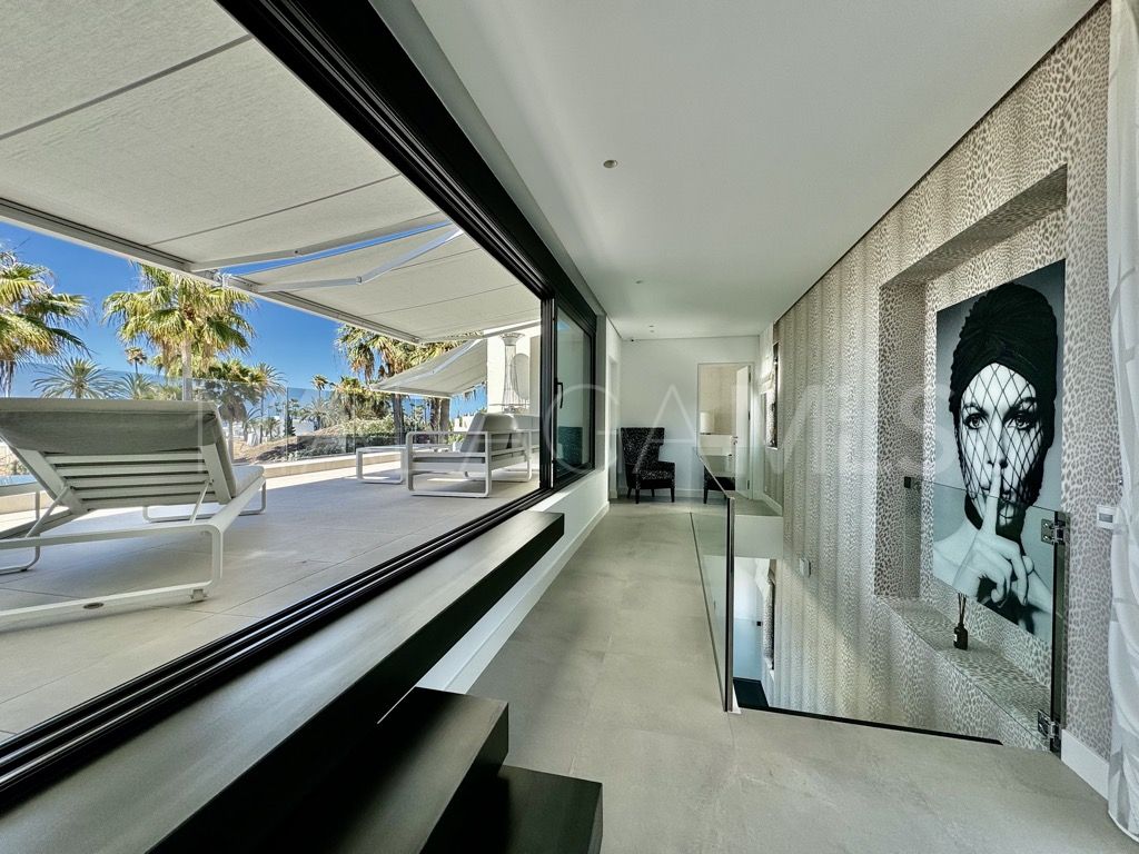Villa for sale in Los Monteros