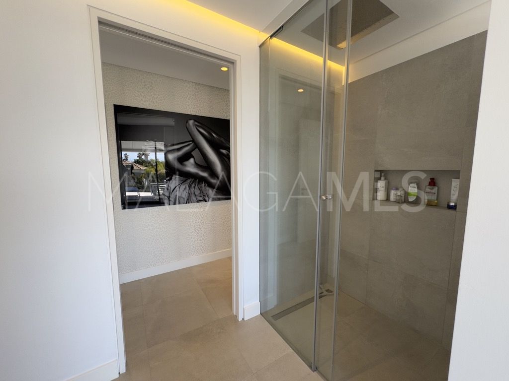 Villa for sale in Los Monteros