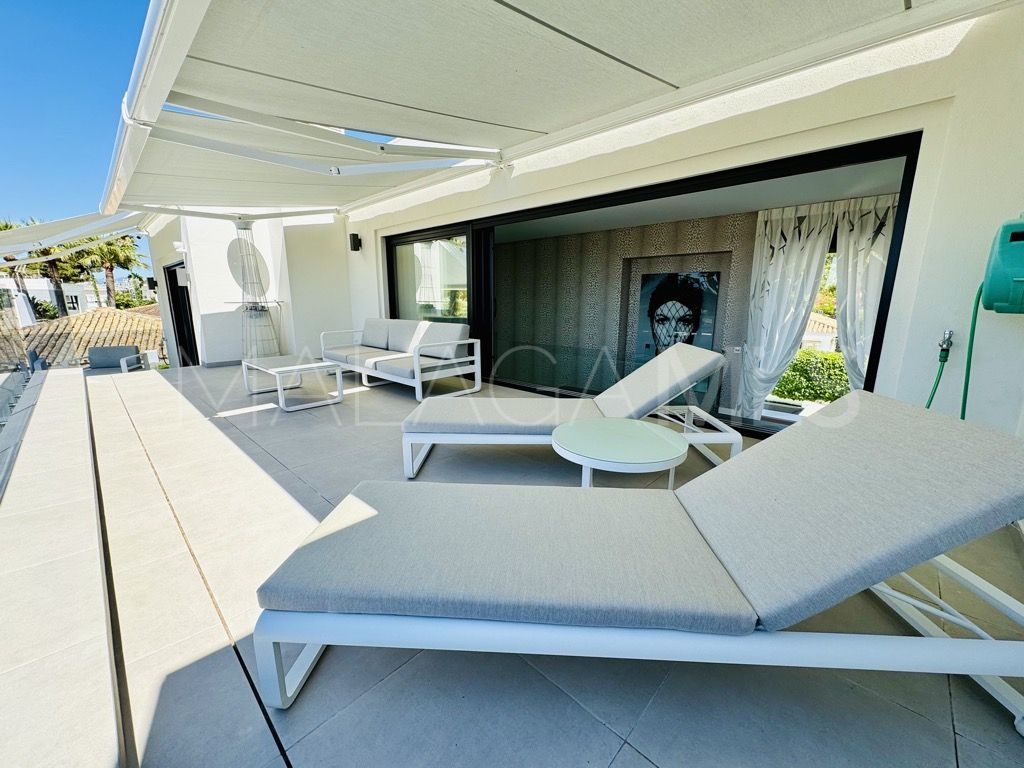 Villa for sale in Los Monteros