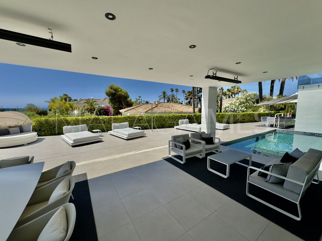 Villa for sale in Los Monteros